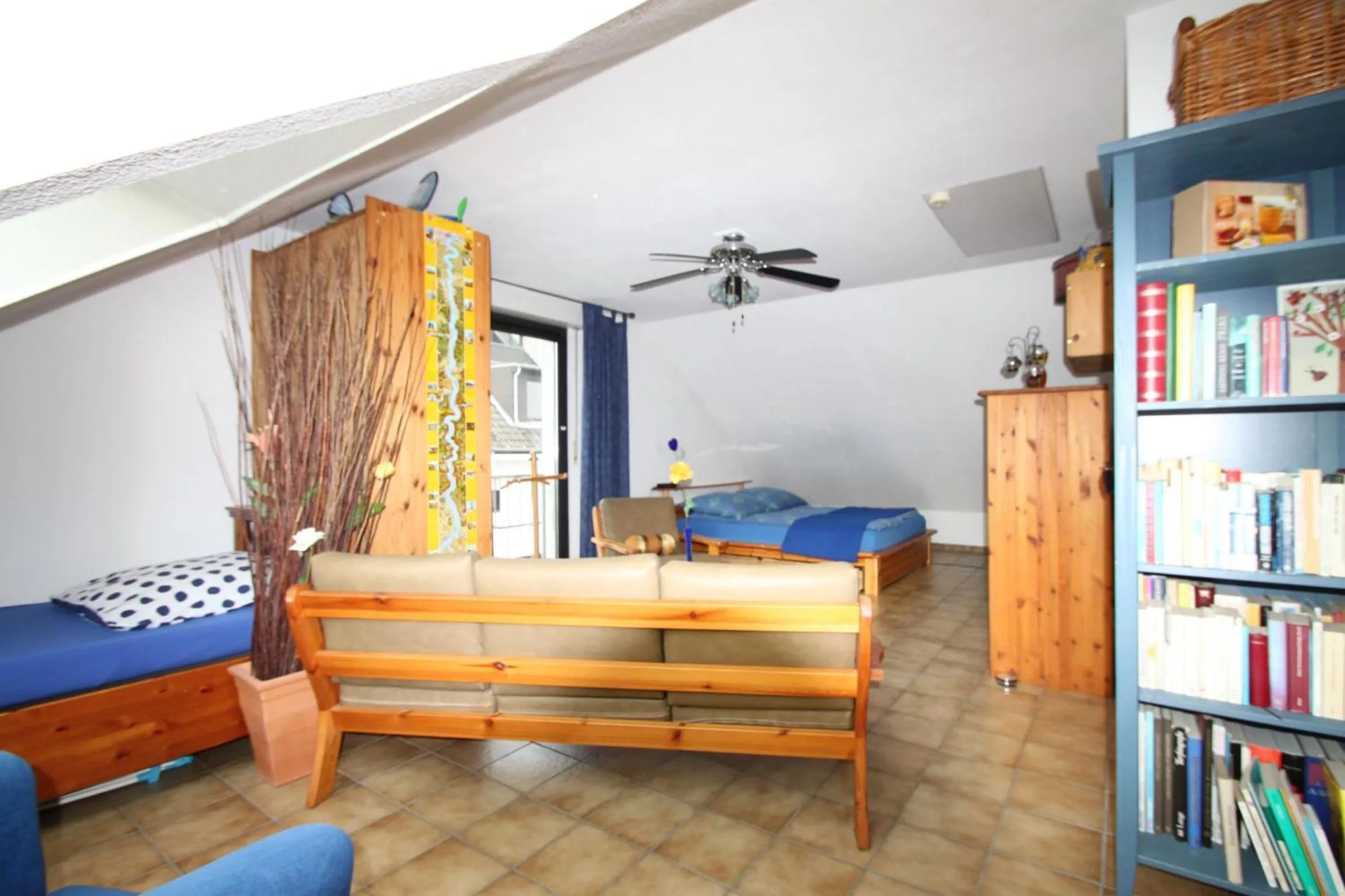 Library in B&B am See Köln - Privatzimmer