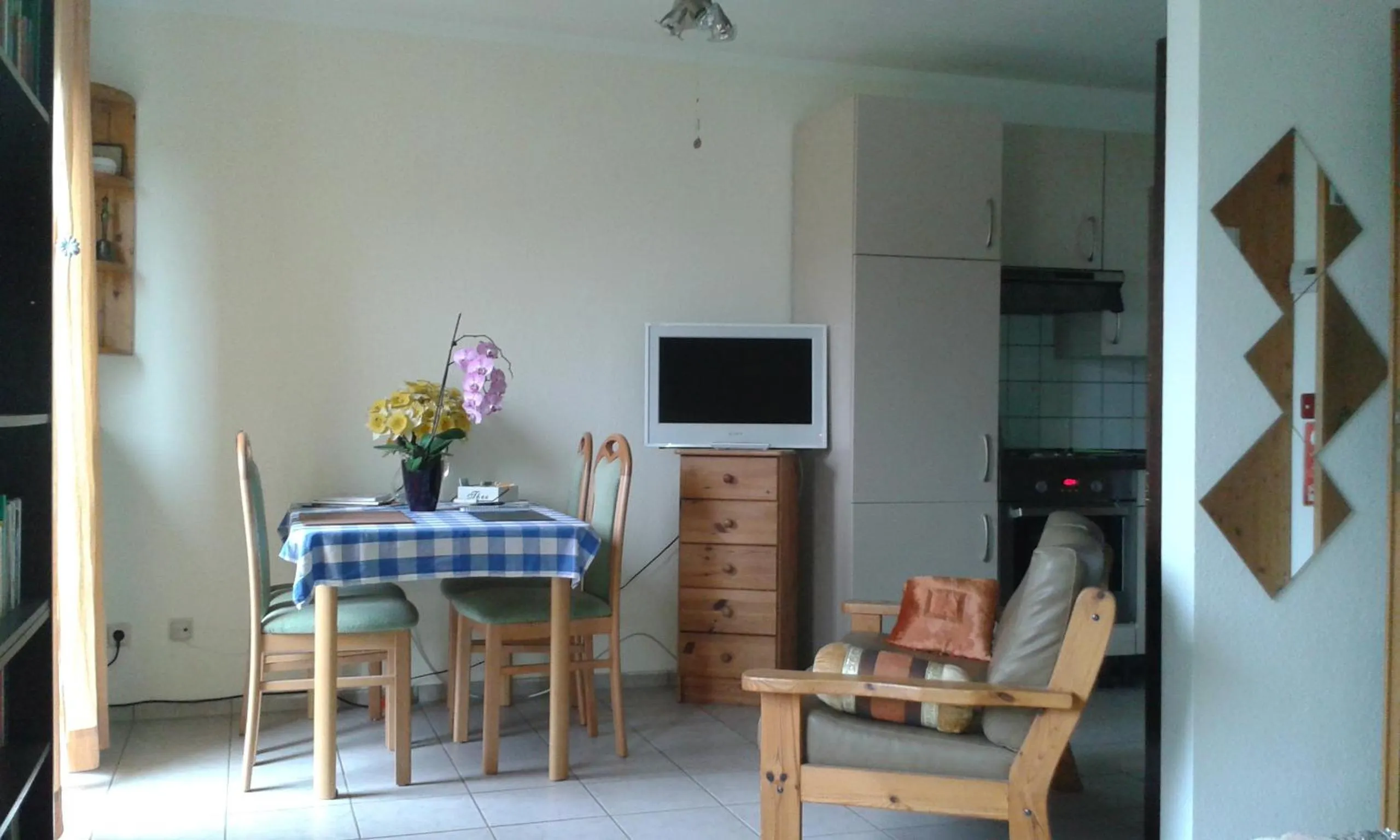 Photo of the whole room in B&B am See Köln - Privatzimmer