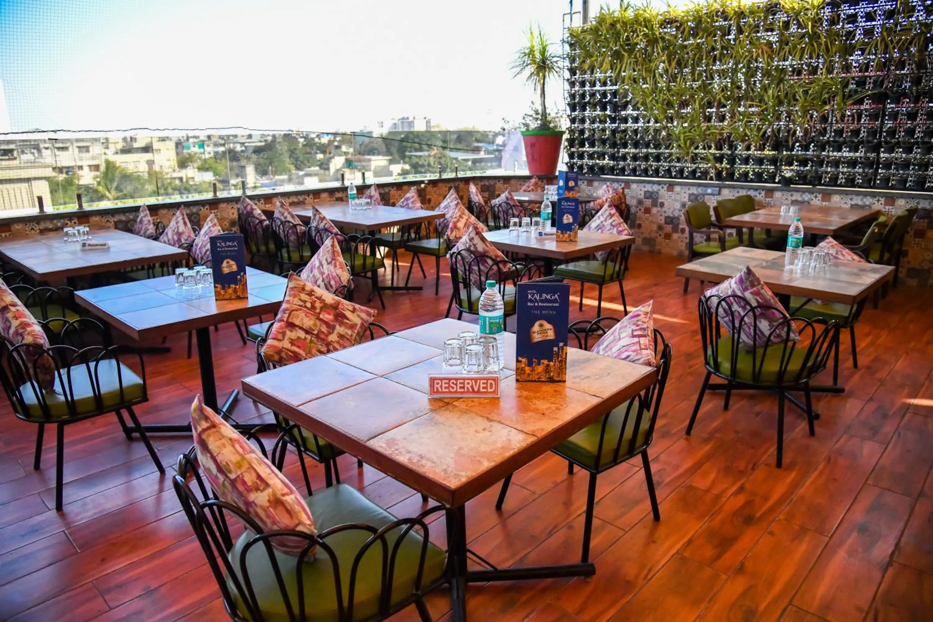 Restaurant/places to eat in Hotel Kalinga