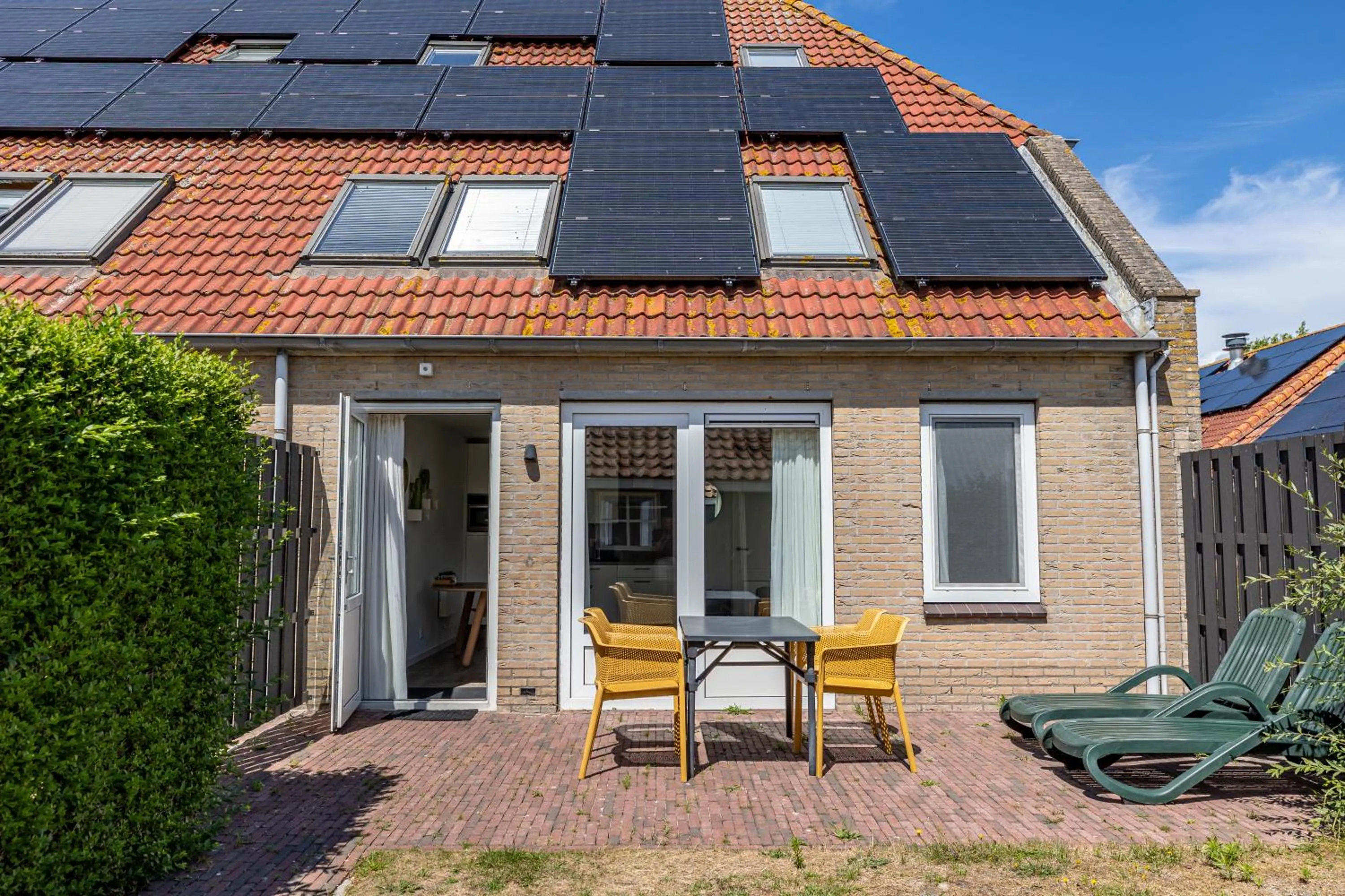 Apartment with Bath and Shower in Appartementenhotel Tjermelân Terschelling
