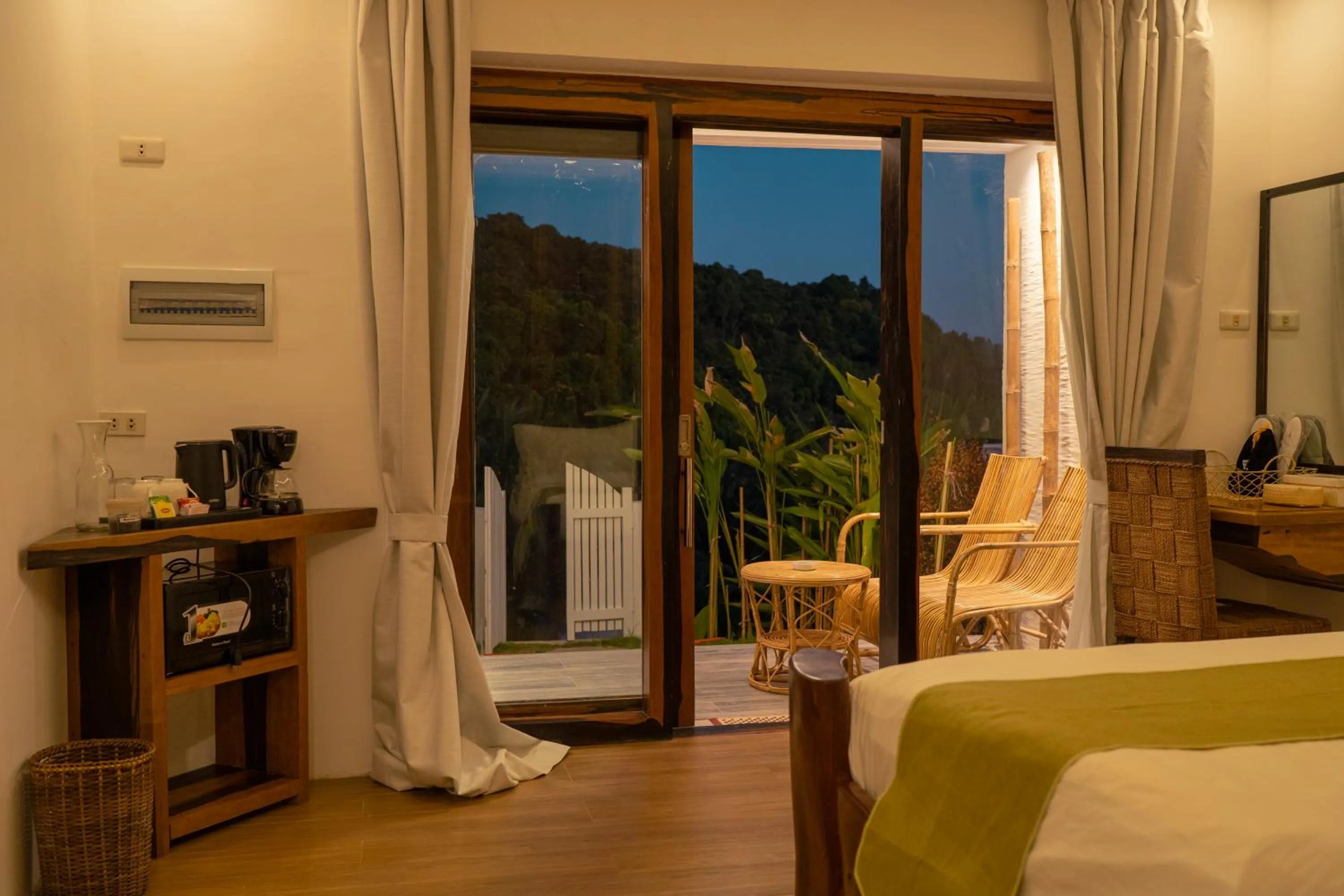 Bedroom, Bed in El Nido Bayview Resort