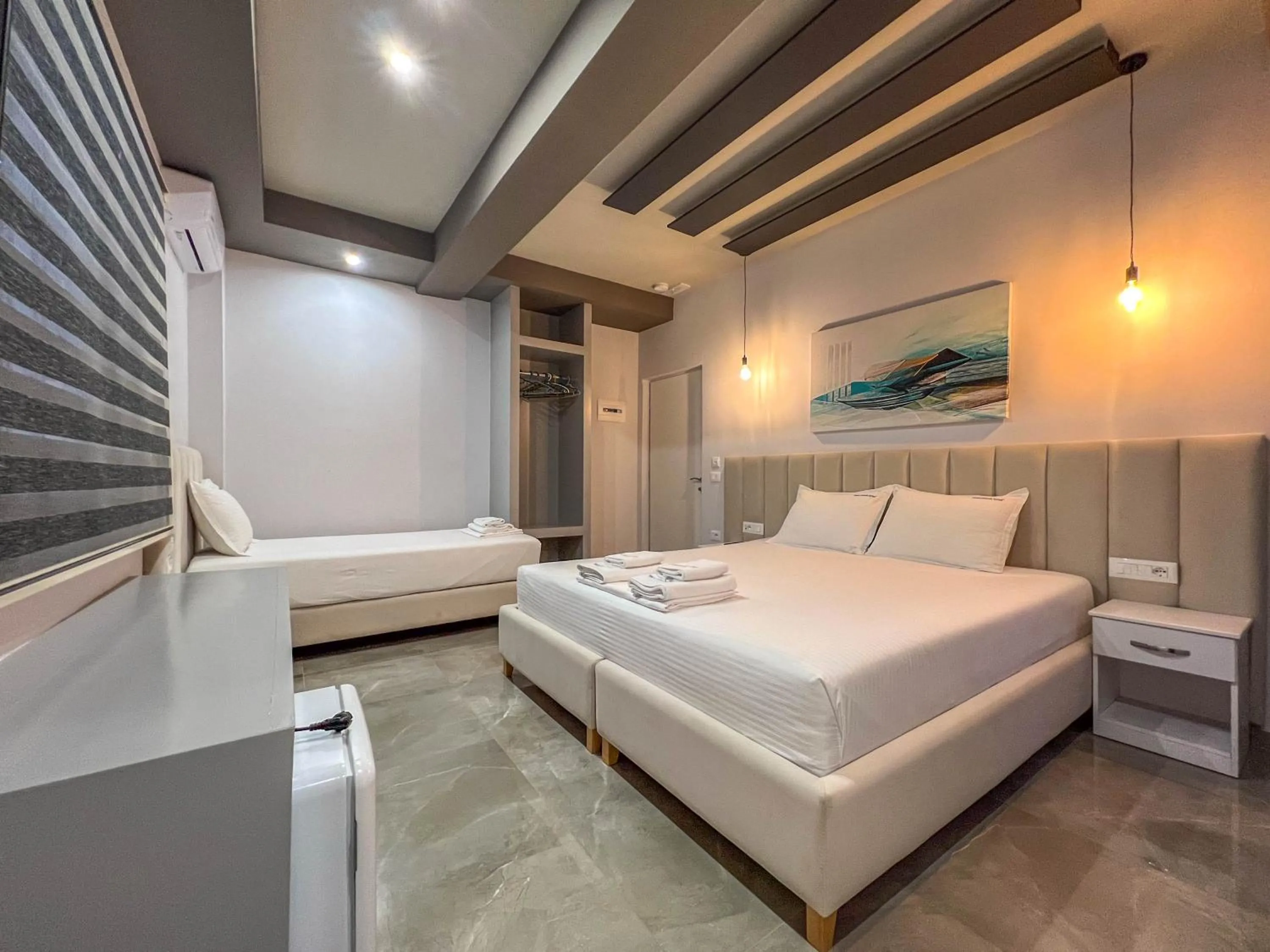 Deluxe Triple Room with Balcony in Rumani 3 Islands Hotel