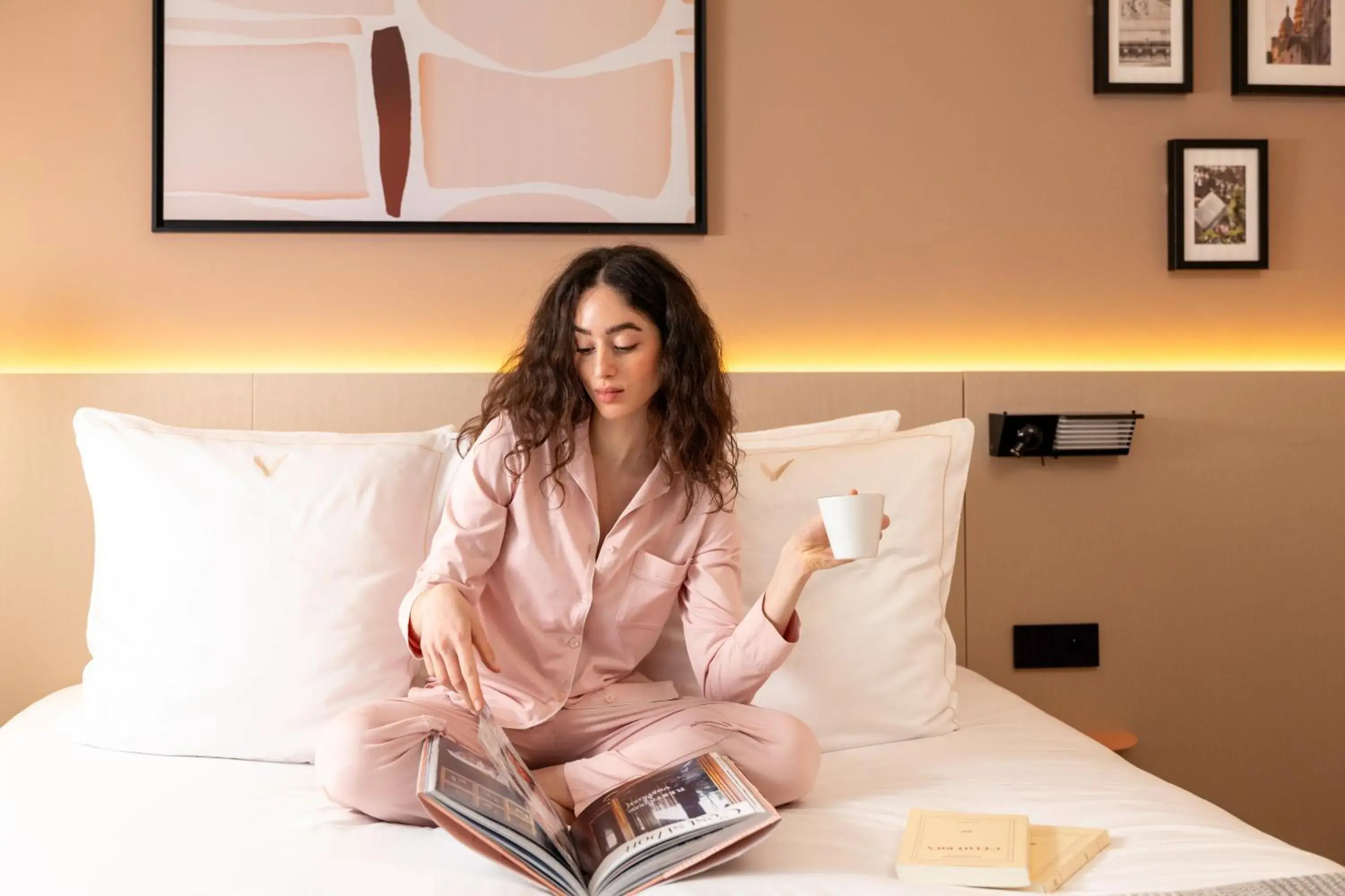 Bed in Yuna Montmartre - ApartHotel Bed in Yuna Montmartre - ApartHotel