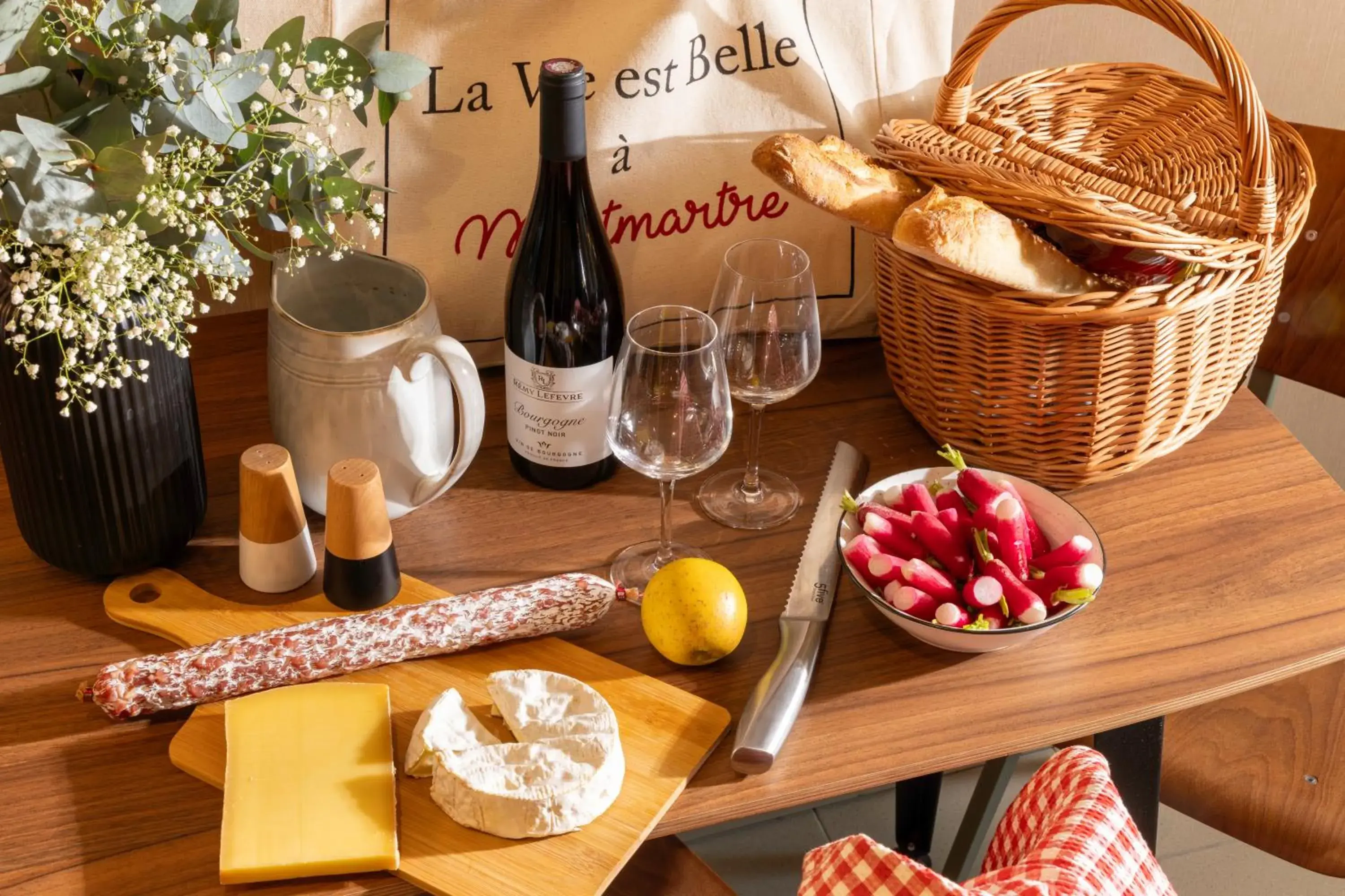 Food and drinks in Yuna Montmartre - ApartHotel Food and drinks in Yuna Montmartre - ApartHotel