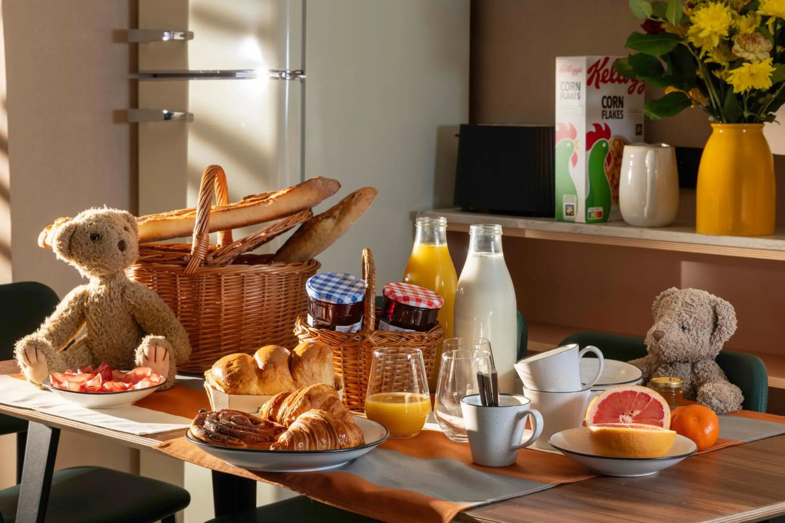 Breakfast in Yuna Montmartre - ApartHotel Breakfast in Yuna Montmartre - ApartHotel