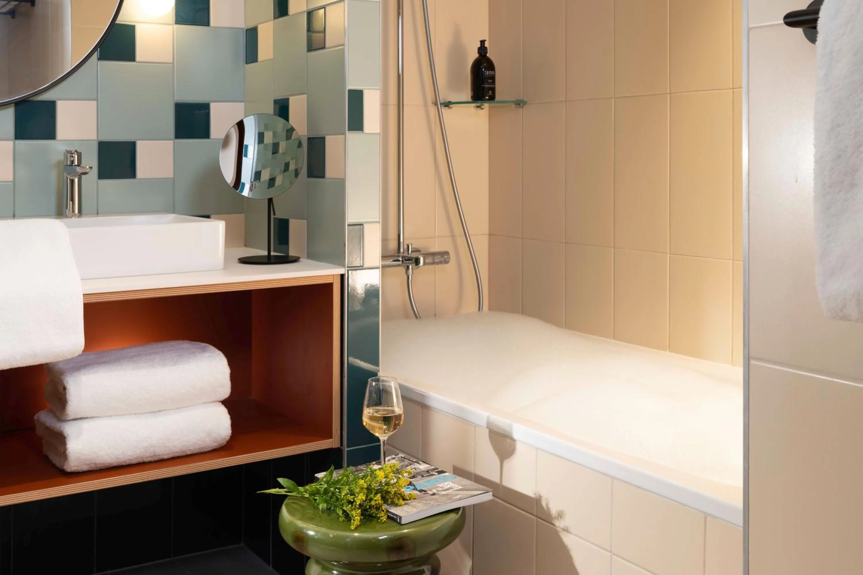 Bathroom in Yuna Montmartre - ApartHotel