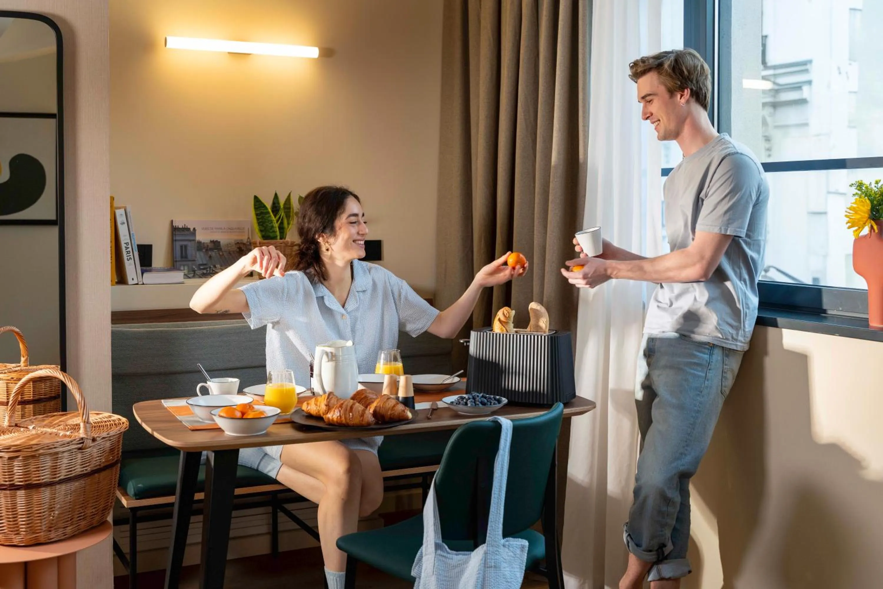 Seating area in Yuna Montmartre - ApartHotel