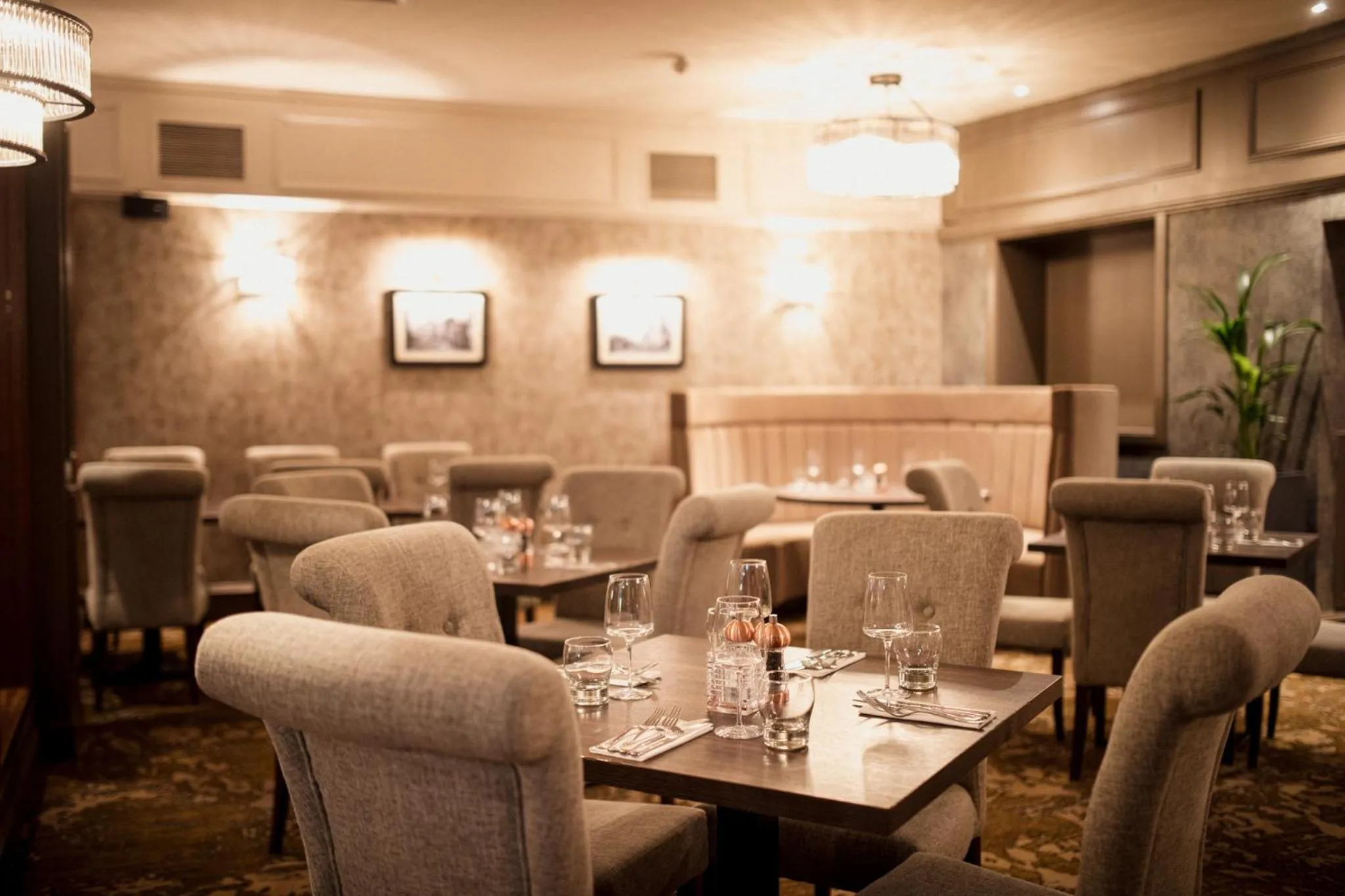 Restaurant/places to eat in The Station Hotel