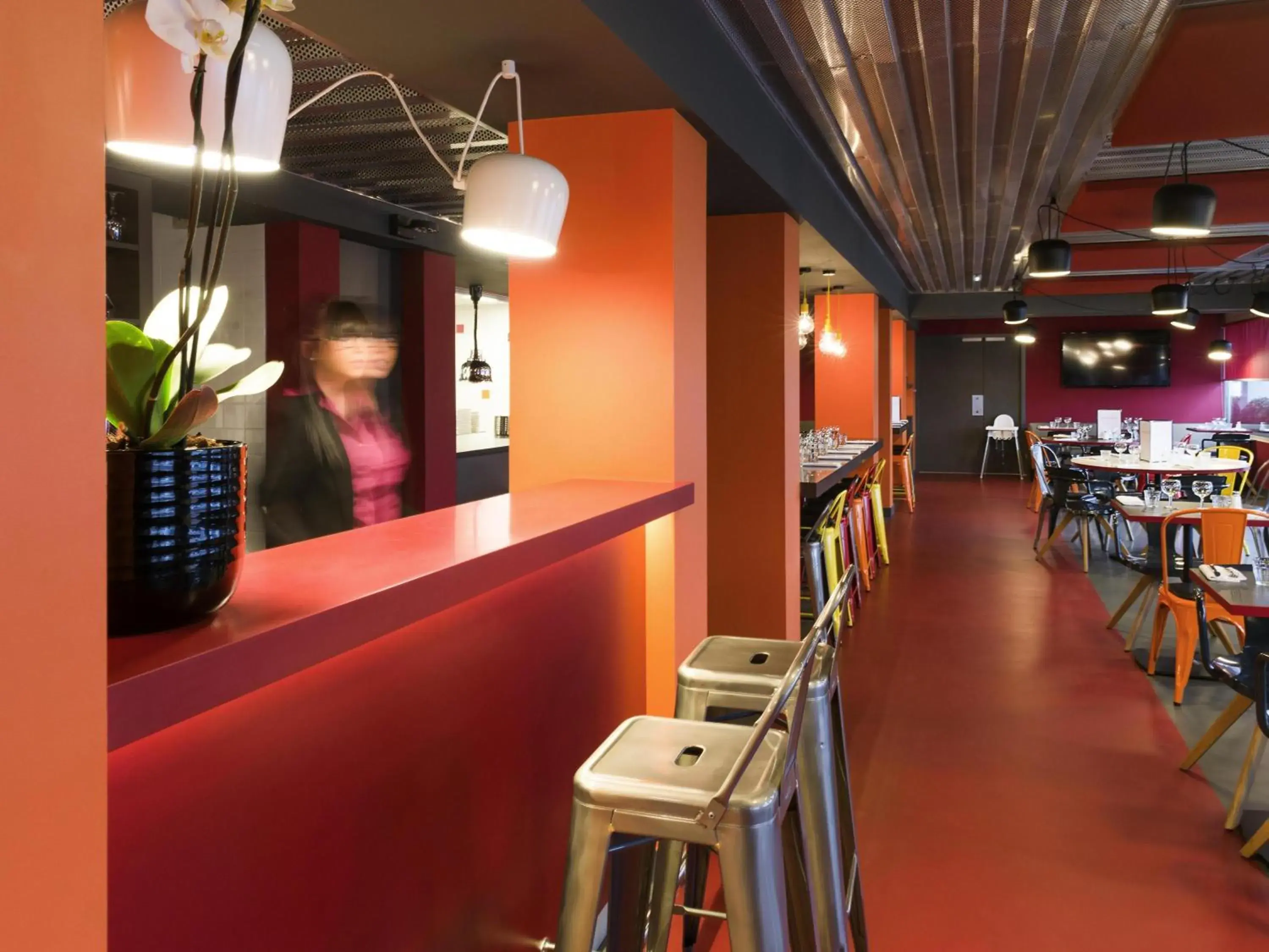 Lounge or bar in ibis Styles Lyon Centre Confluence Lounge or bar in ibis Styles Lyon Centre Confluence