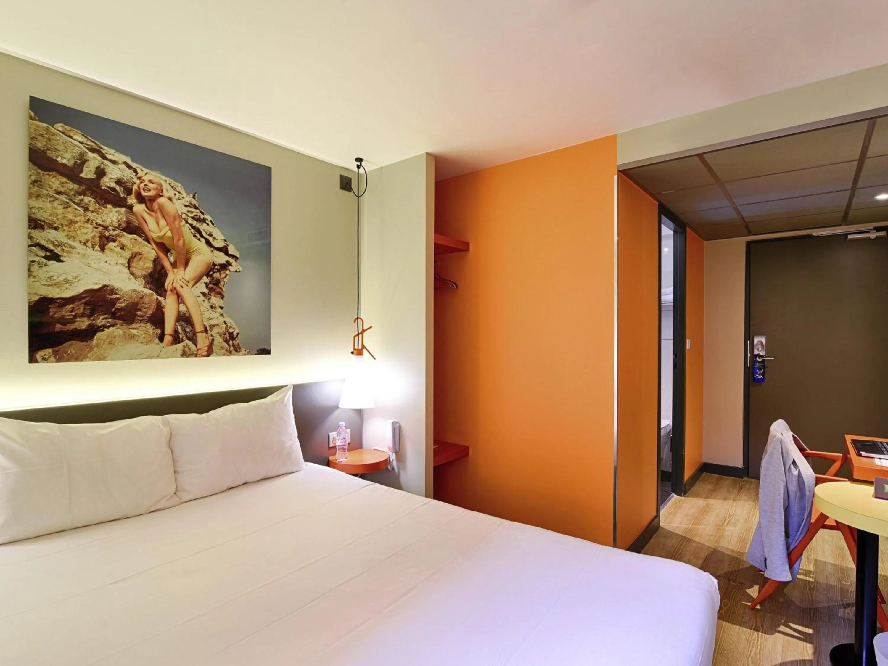 Bedroom, Bed in ibis Styles Lyon Centre Confluence
