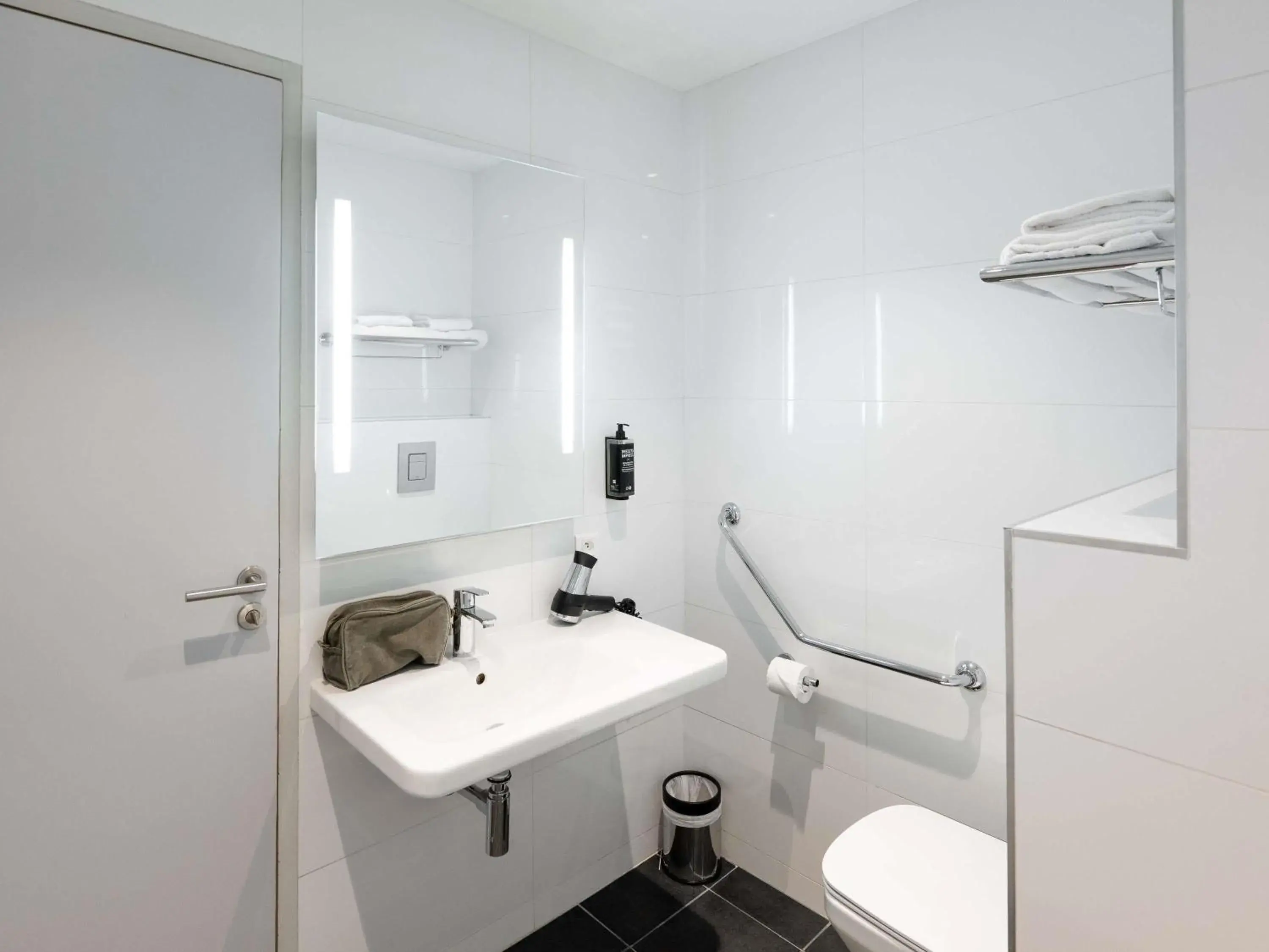 Bedroom in ibis Styles Lyon Centre Confluence Bedroom in ibis Styles Lyon Centre Confluence