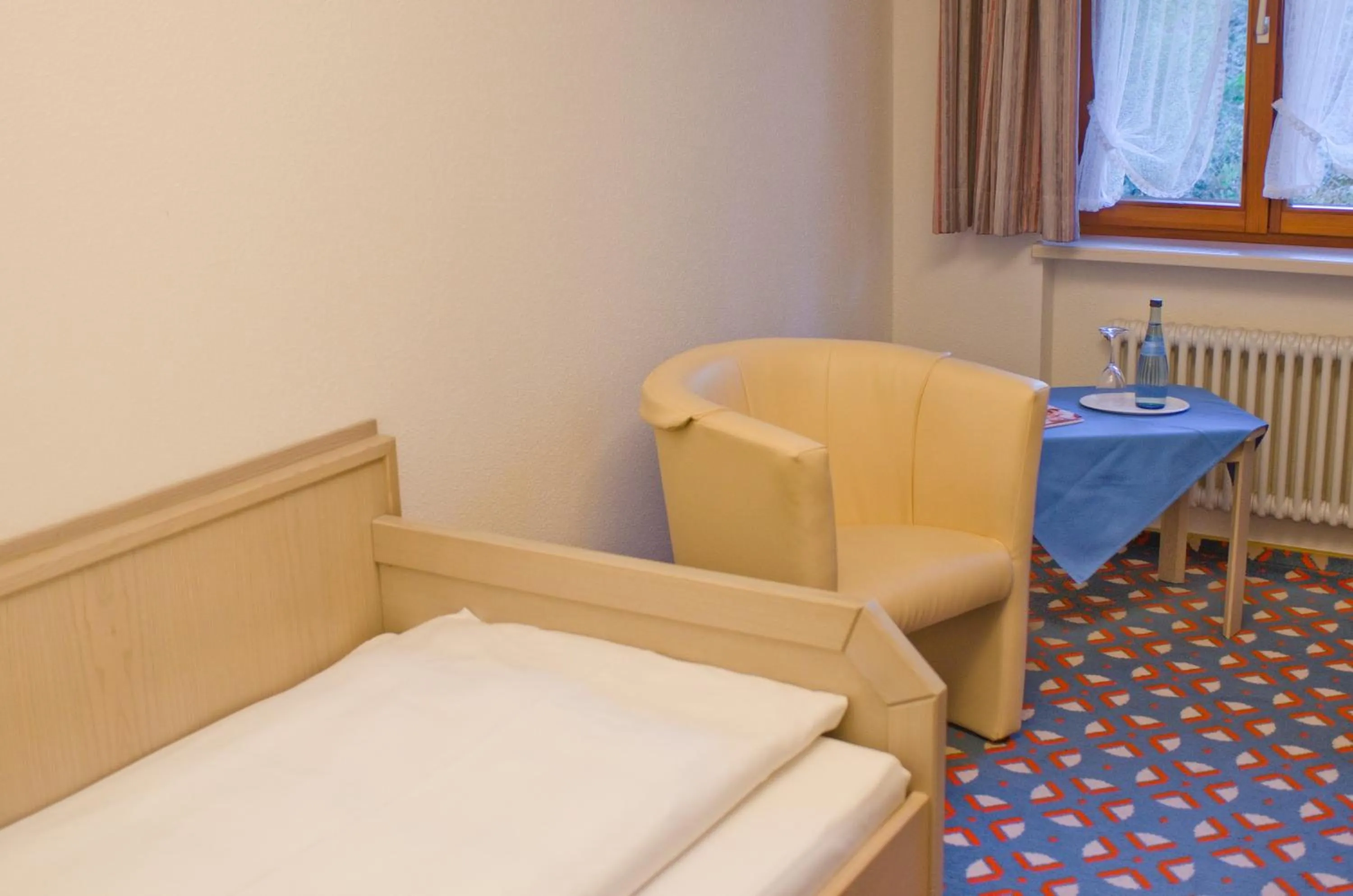 Photo of the whole room, Bed in Schreyers Hotel Restaurant Mutzel