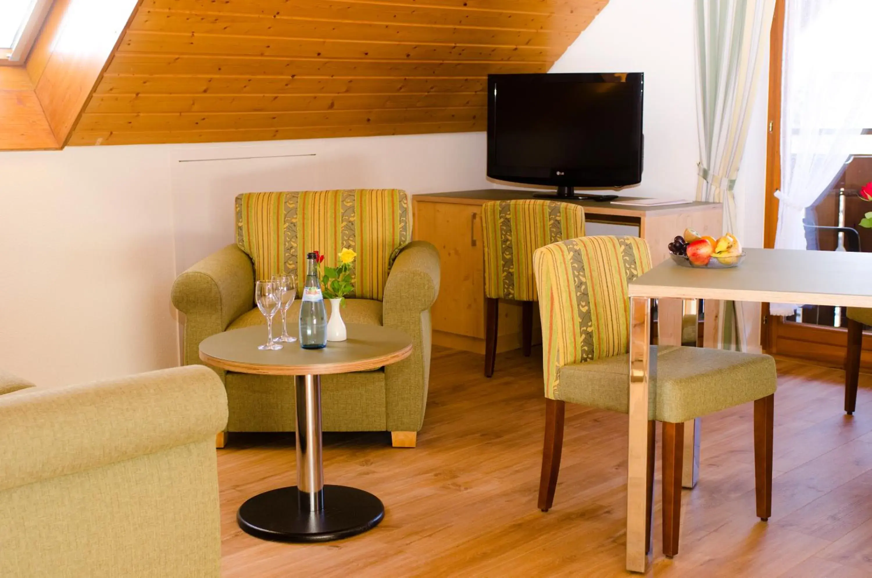 One-Bedroom Apartment with Balcony in Schreyers Hotel Restaurant Mutzel One-Bedroom Apartment with Balcony in Schreyers Hotel Restaurant Mutzel