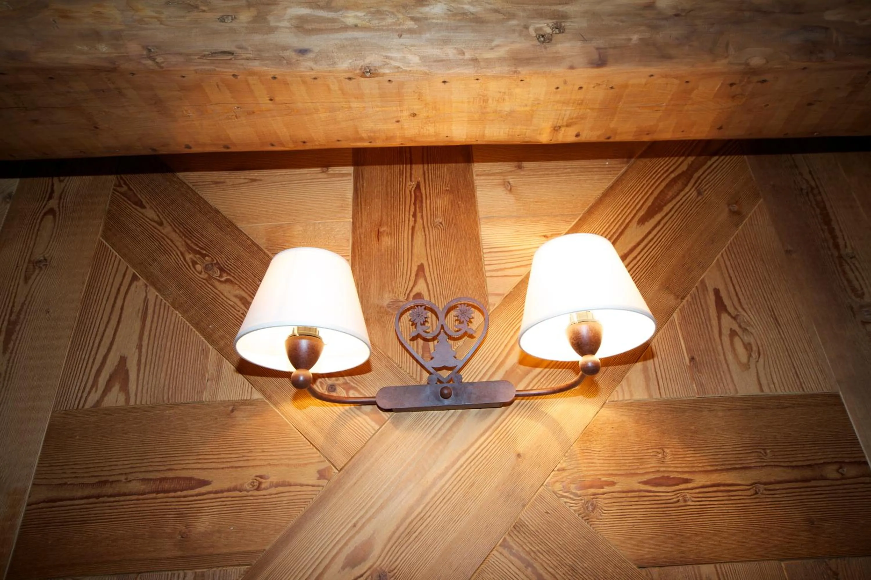 Decorative detail in La Maison Du Seigneur