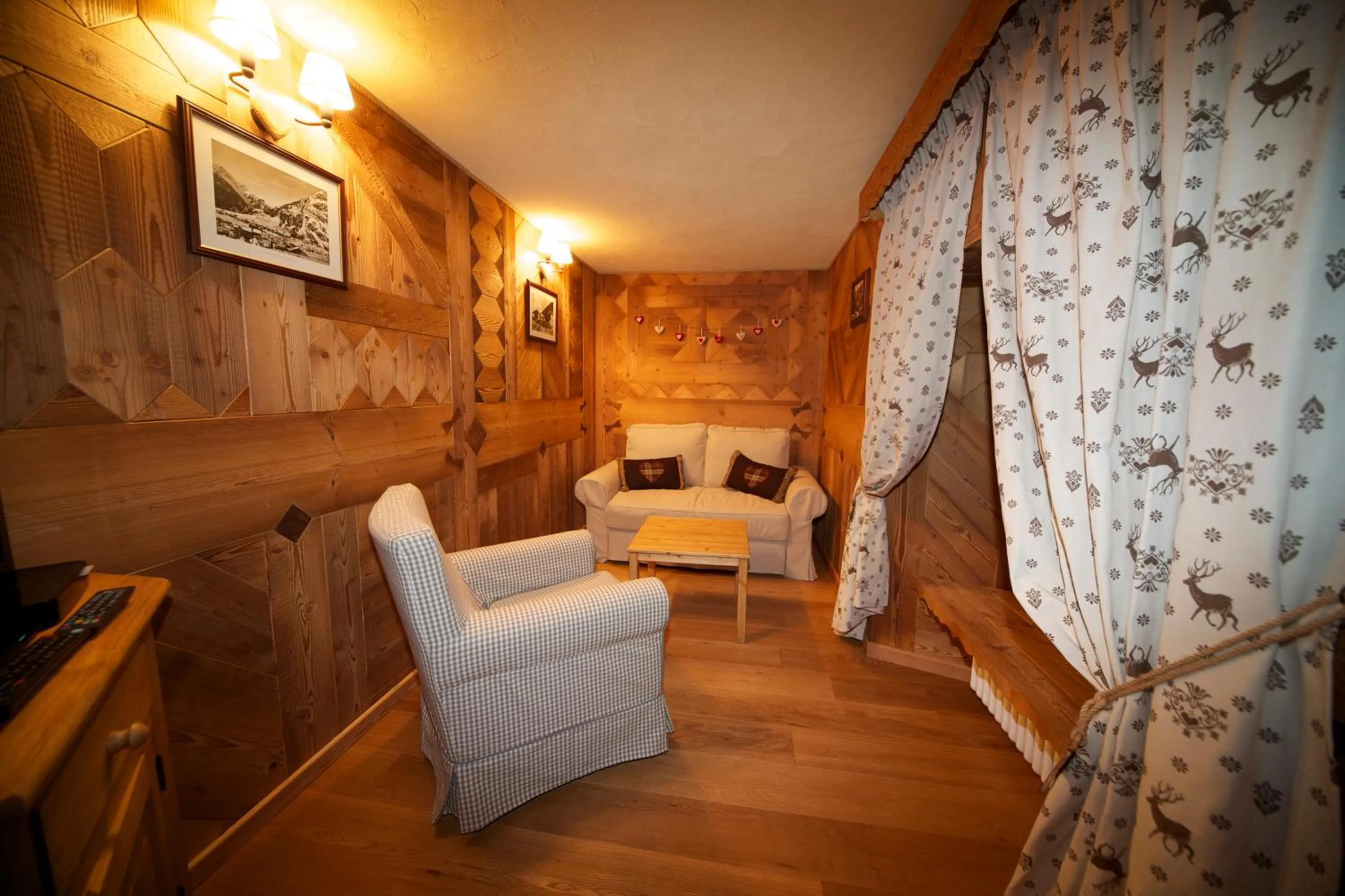 Living room, Bed in La Maison Du Seigneur