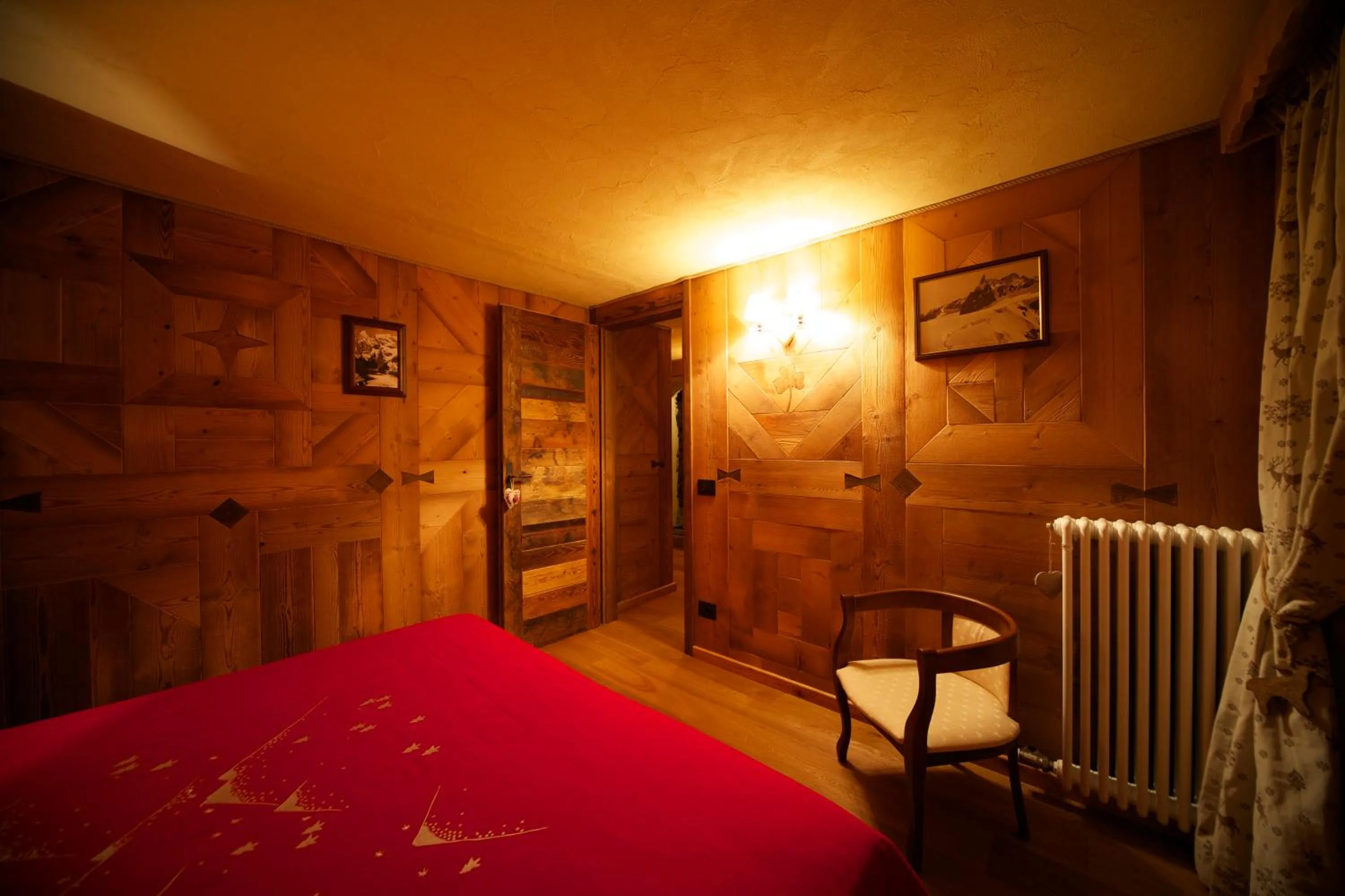Decorative detail, Bed in La Maison Du Seigneur