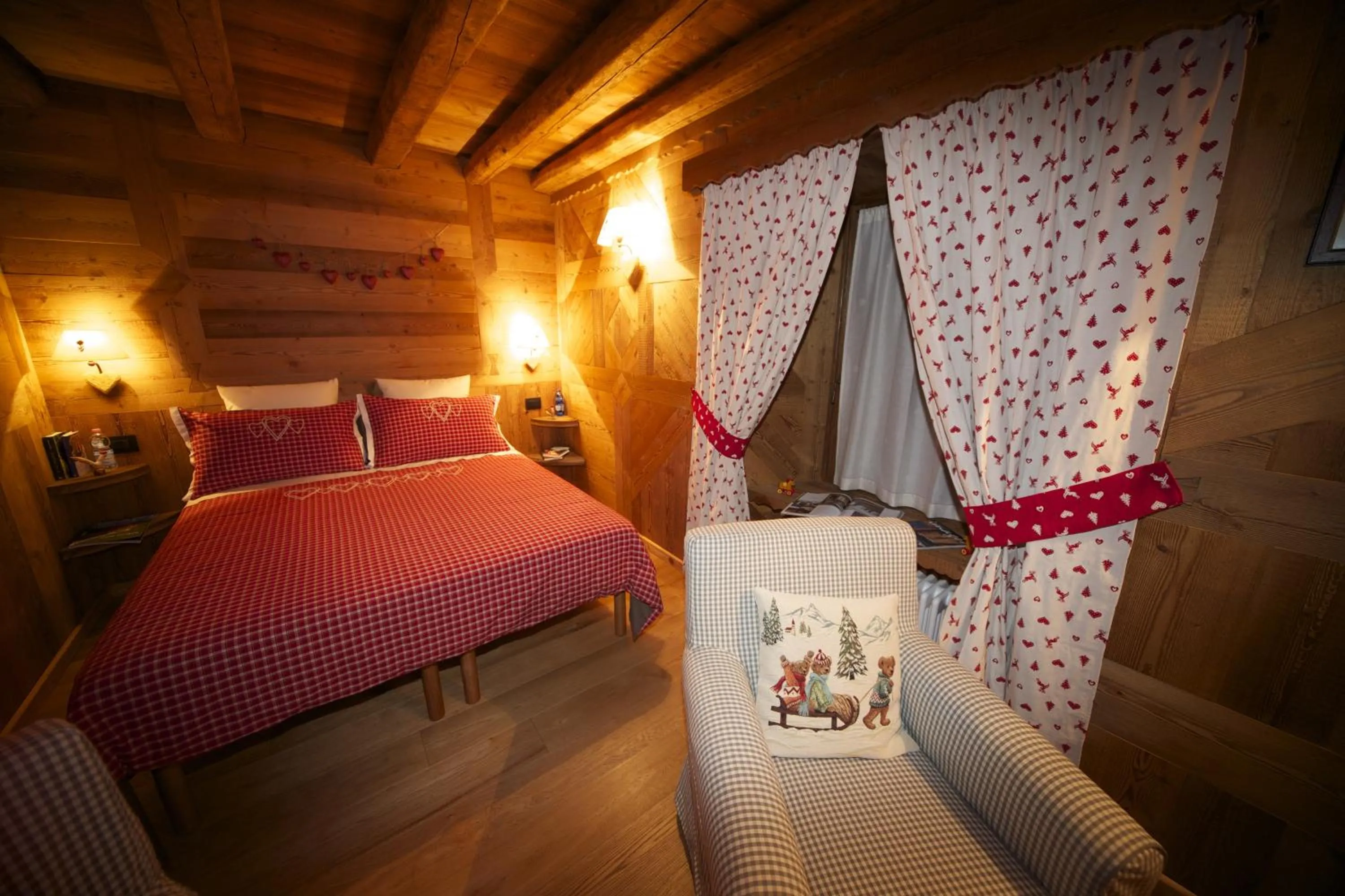 Photo of the whole room, Bed in La Maison Du Seigneur