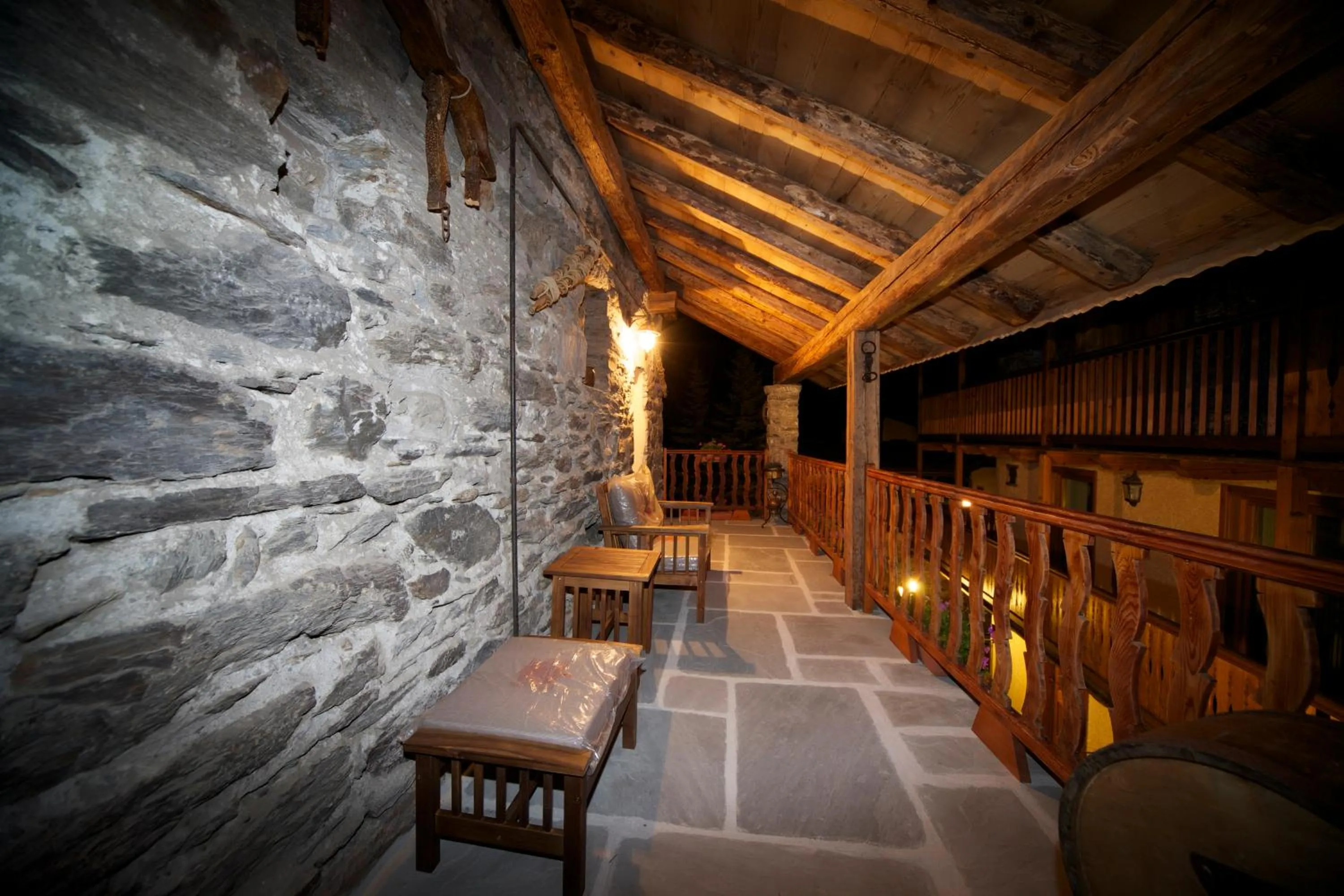 Night in La Maison Du Seigneur