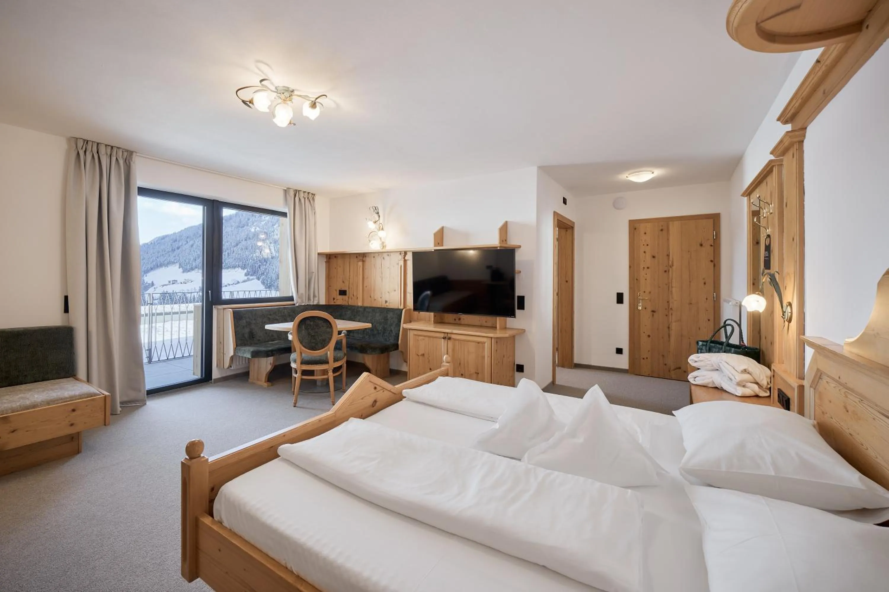 Photo of the whole room, Bed in Berghotel