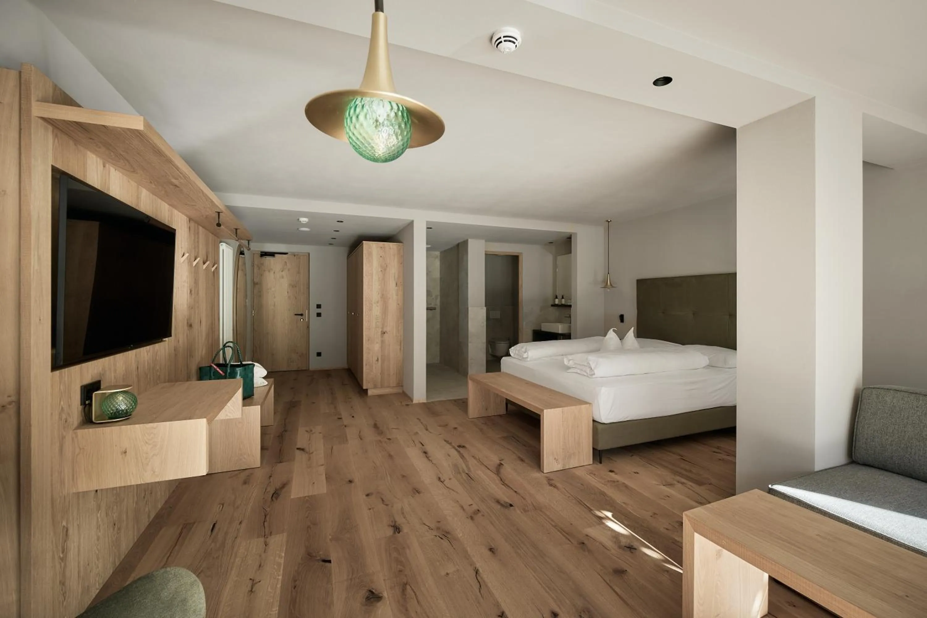 Photo of the whole room, Bed in Berghotel