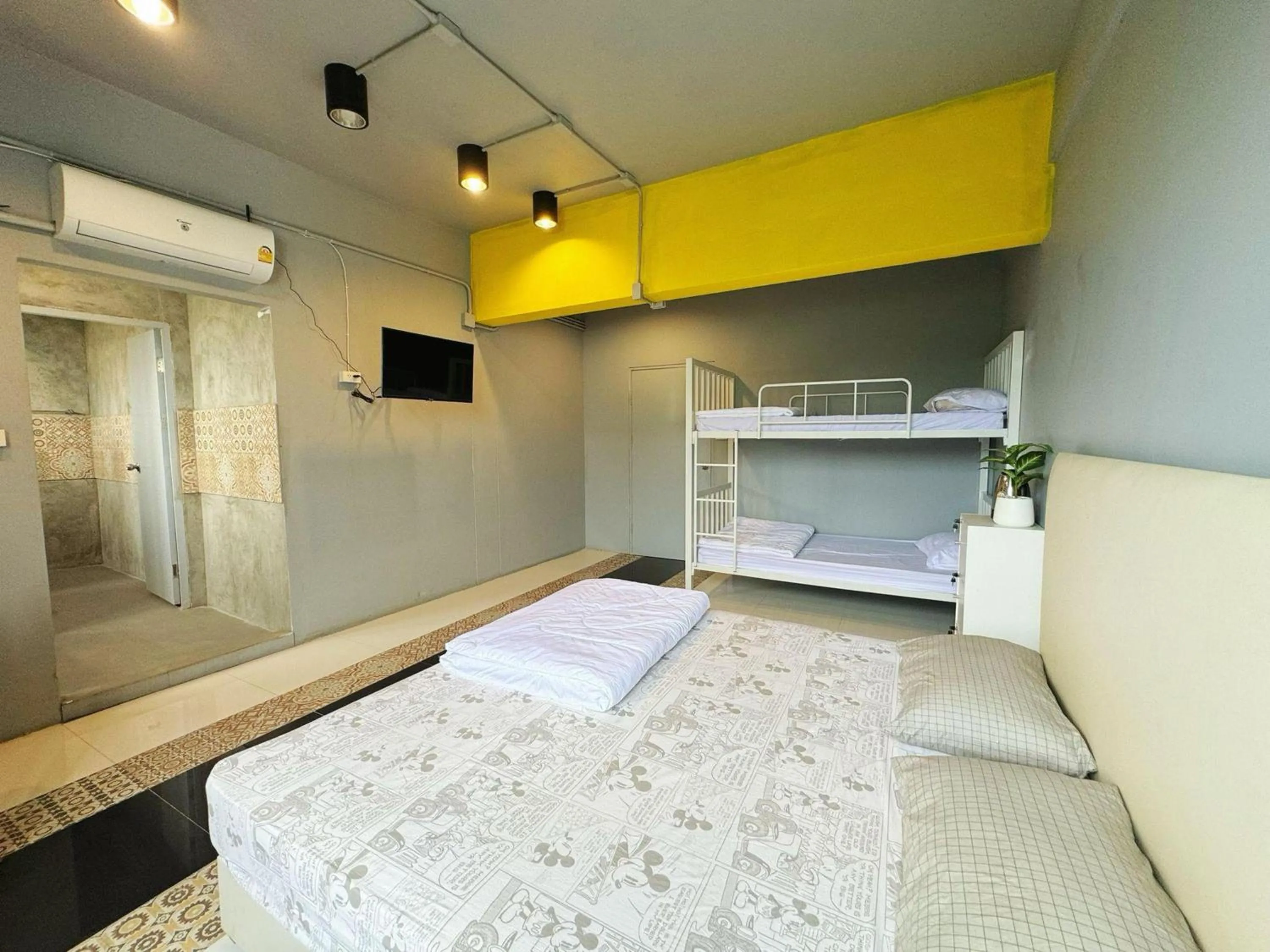 Bedroom, Bed in OYO 75465 Lucky Hostel - Huai Khwang