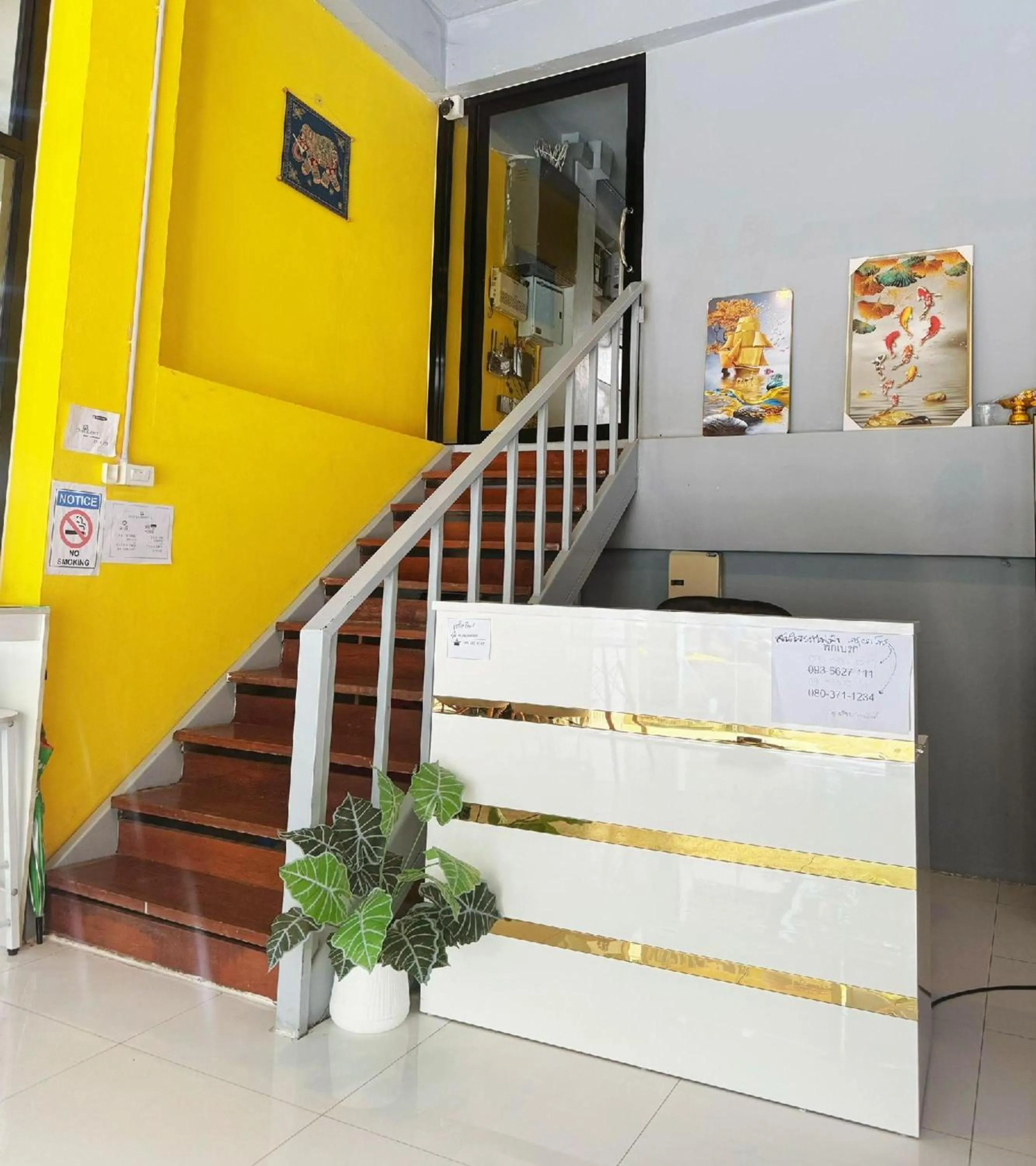 Lobby or reception in OYO 75465 Lucky Hostel - Huai Khwang
