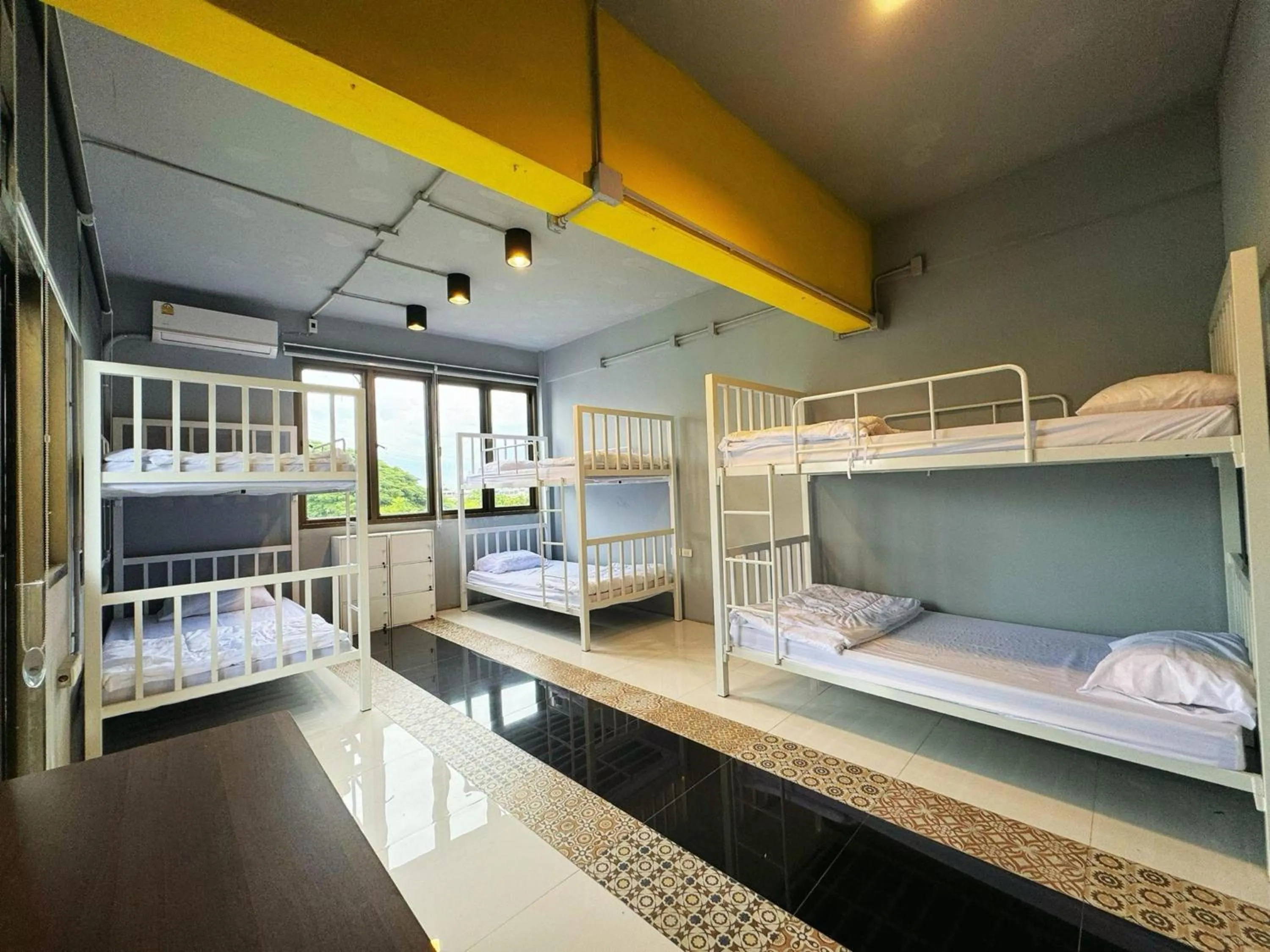 View (from property/room), Bed in OYO 75465 Lucky Hostel - Huai Khwang