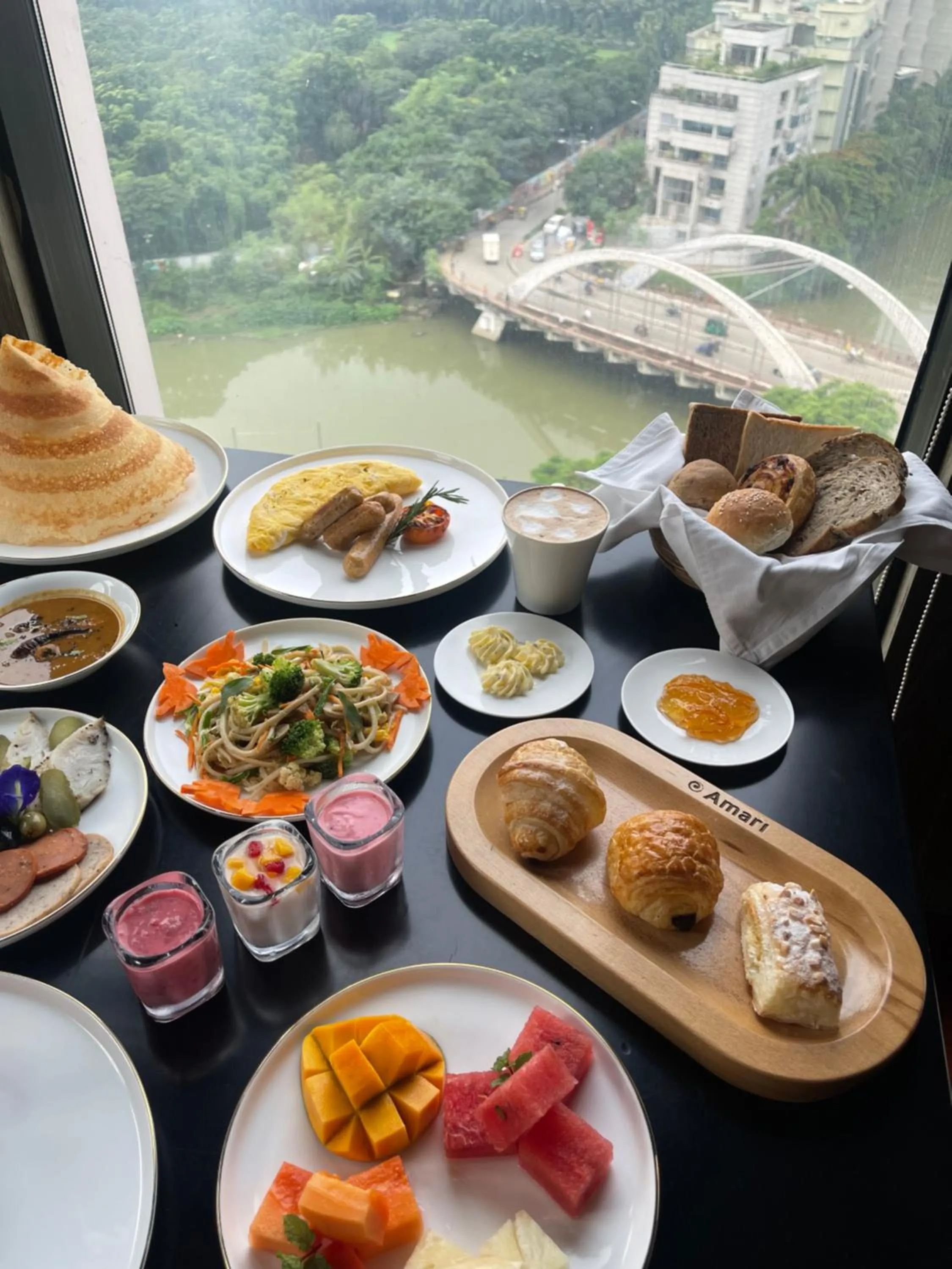 Food and drinks in Amari Dhaka