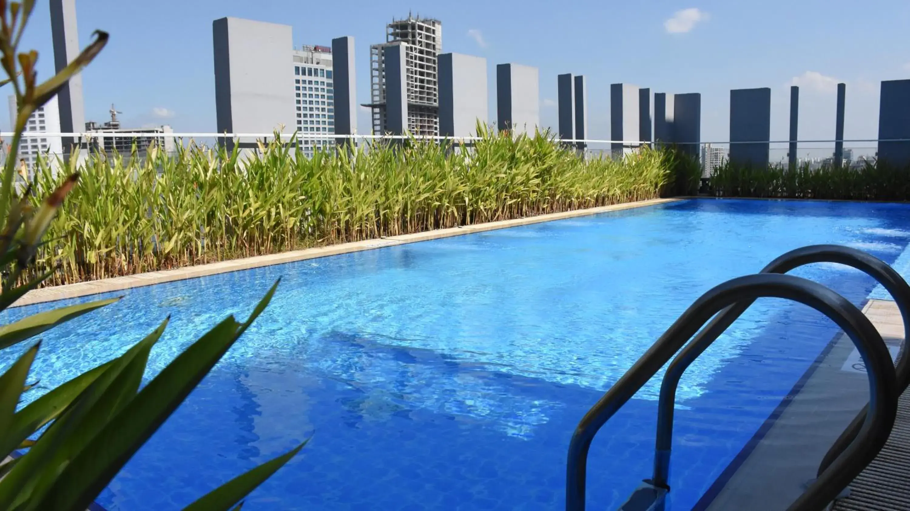 Swimming pool in Amari Dhaka Swimming pool in Amari Dhaka