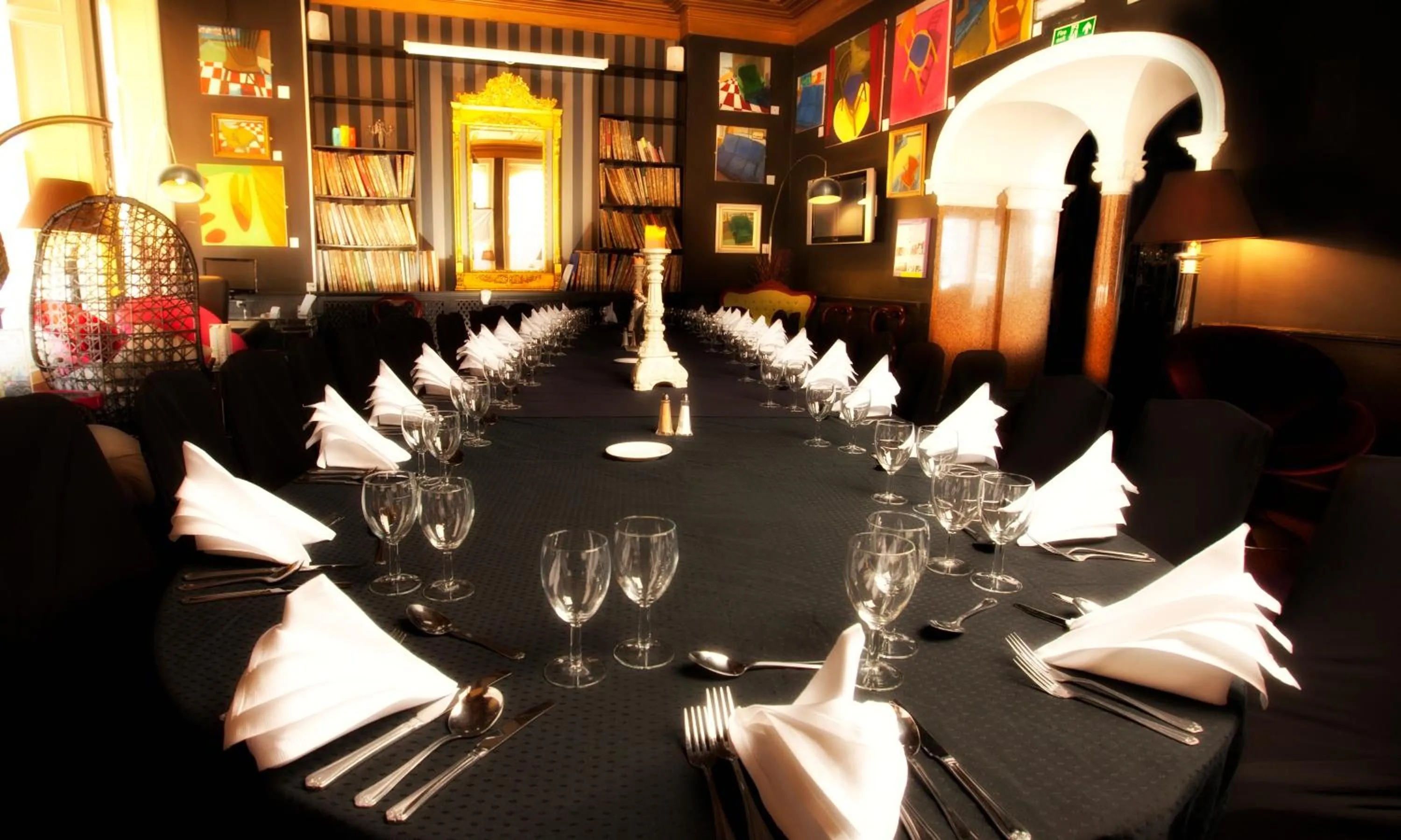 Restaurant/Places to Eat in Carmelite Hotel; BW Signature Collection