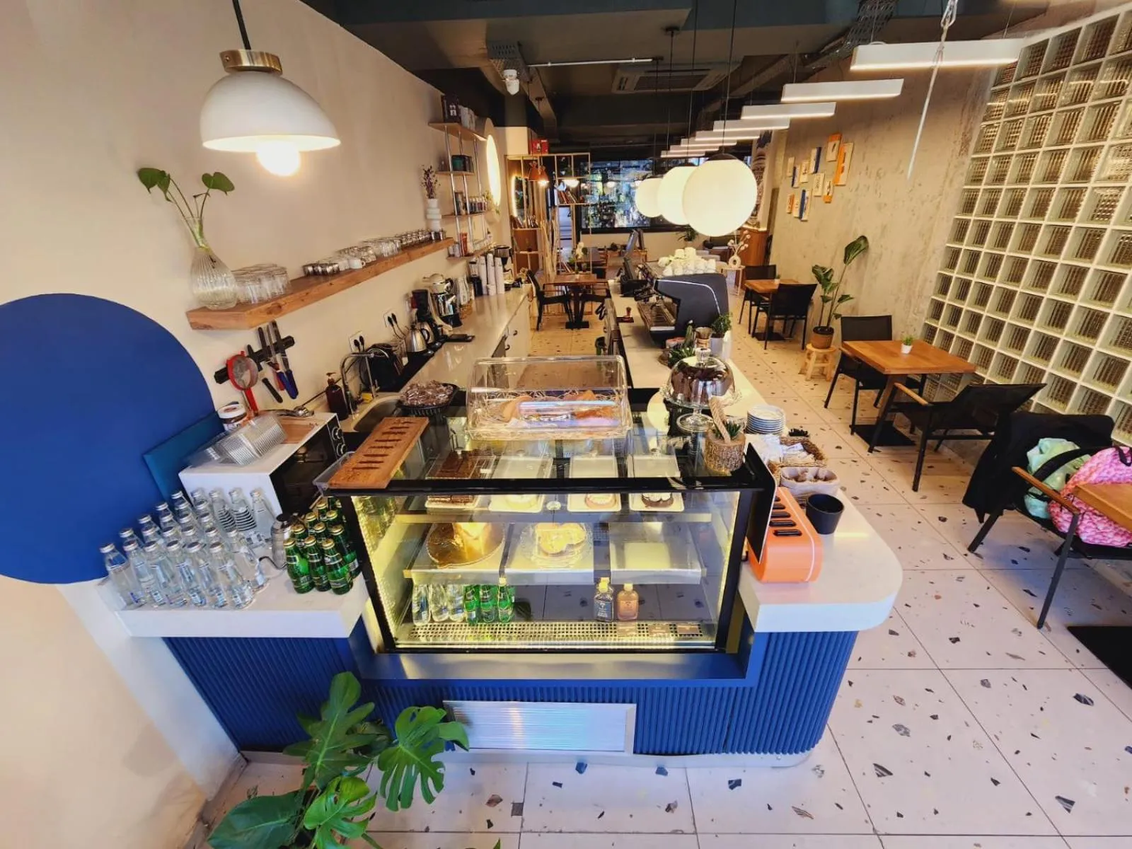 Food and drinks in Mahall Hotel