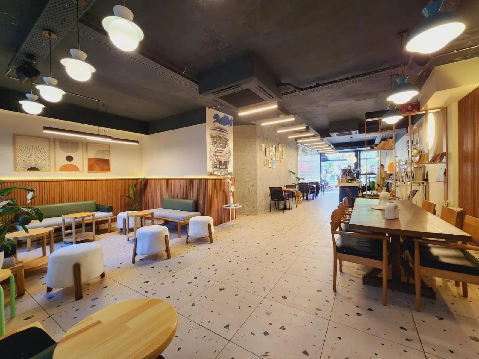 Restaurant/places to eat in Mahall Hotel