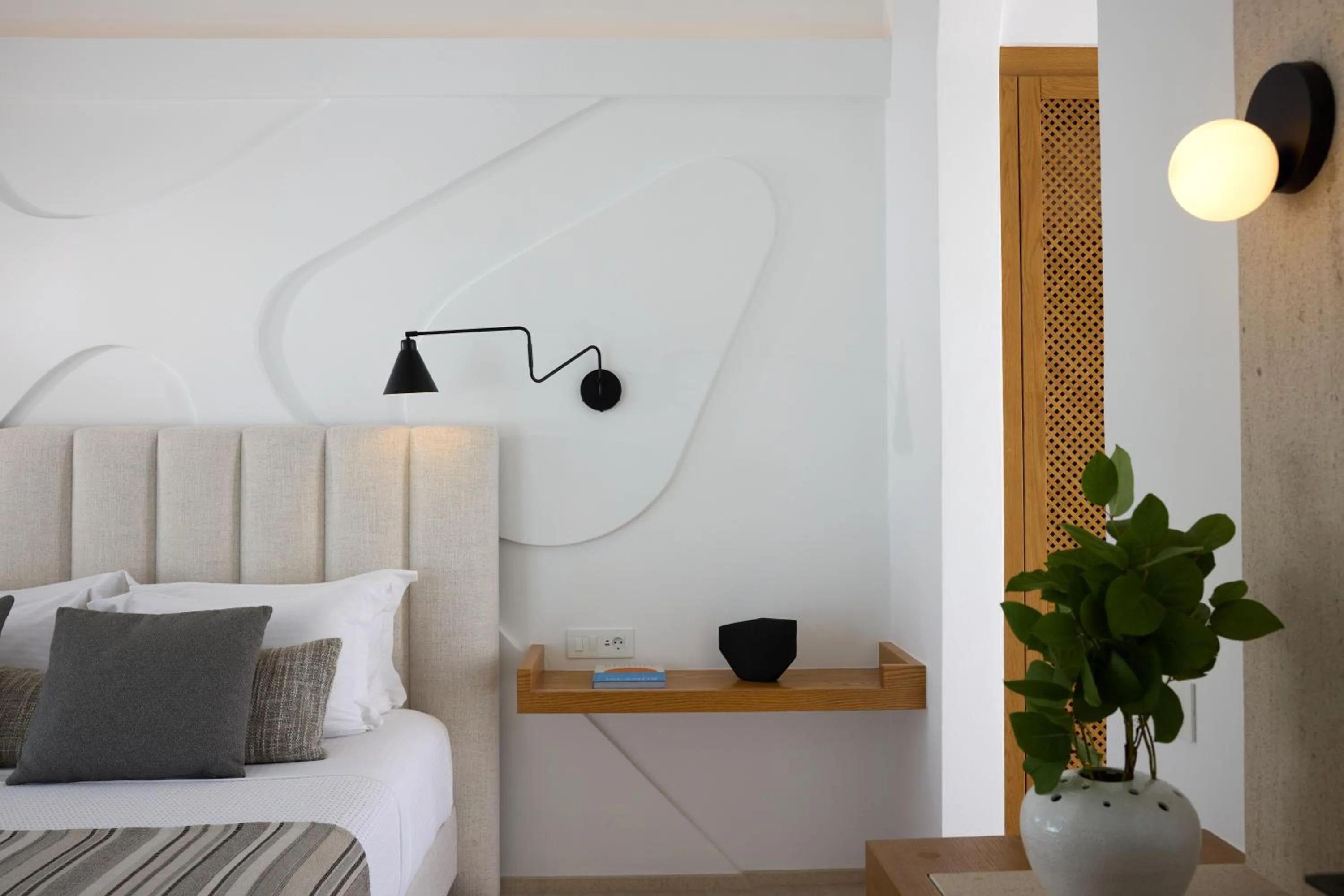 Bed in Omna Caldera Suites