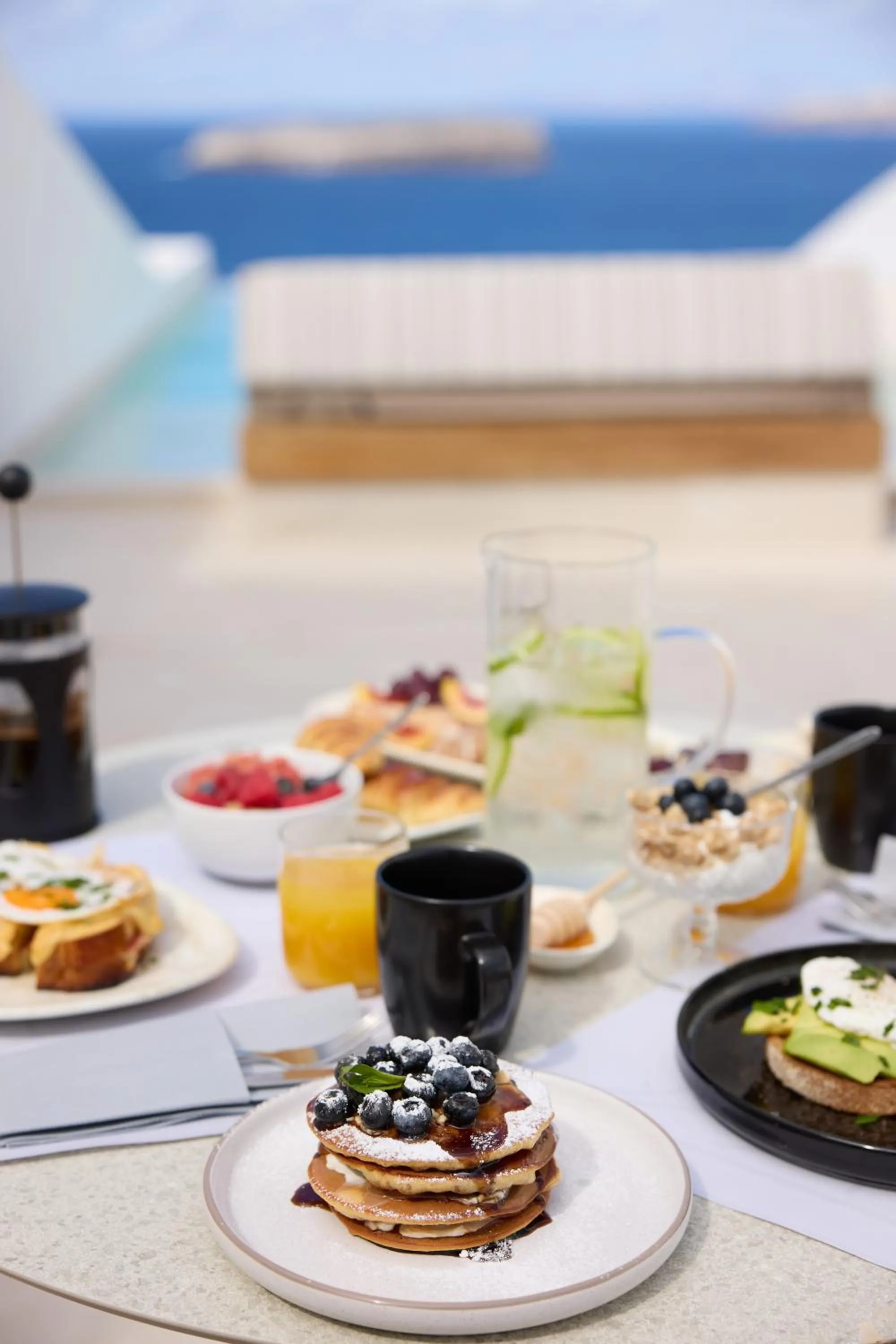 Food and drinks in Omna Caldera Suites