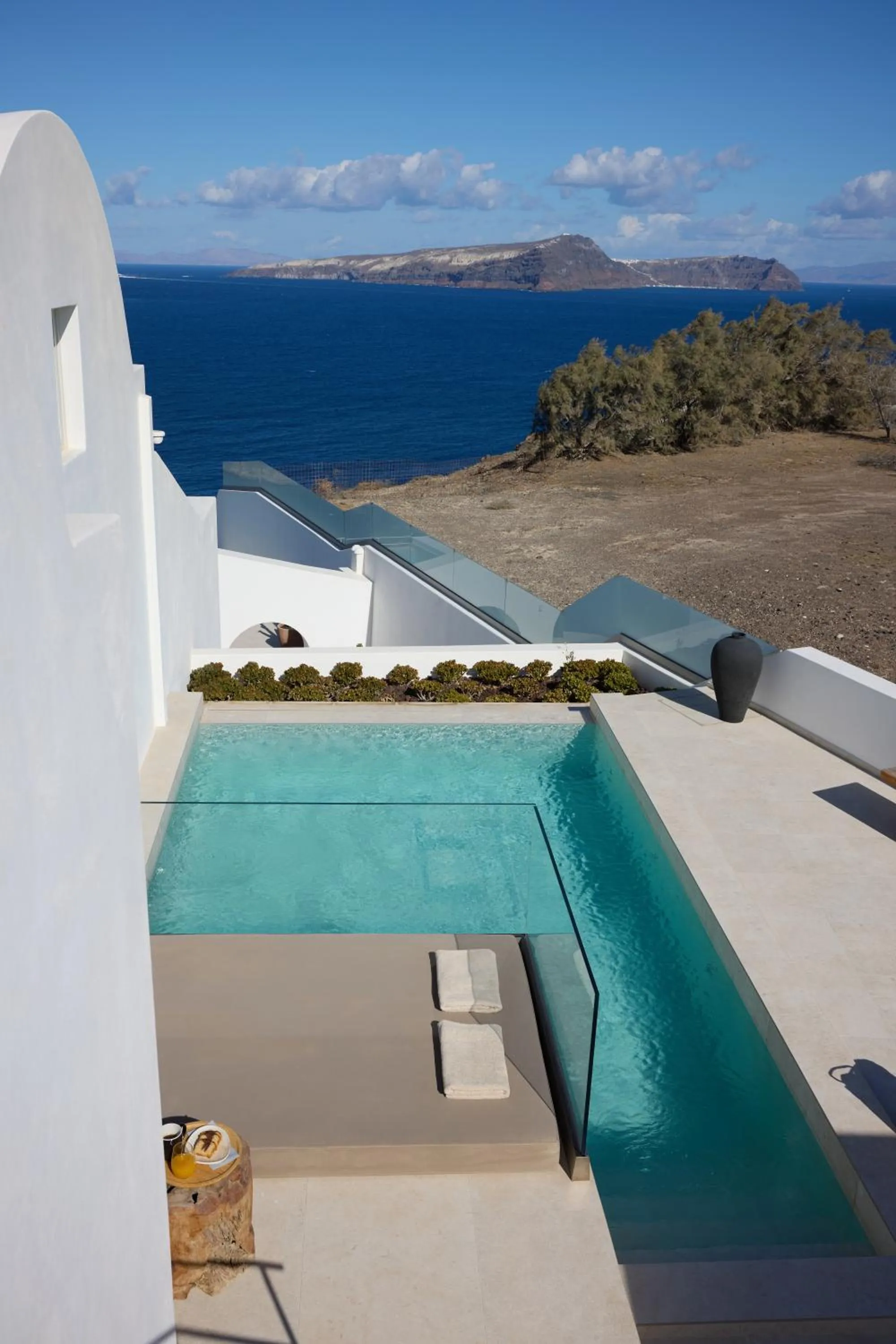 Day in Omna Caldera Suites