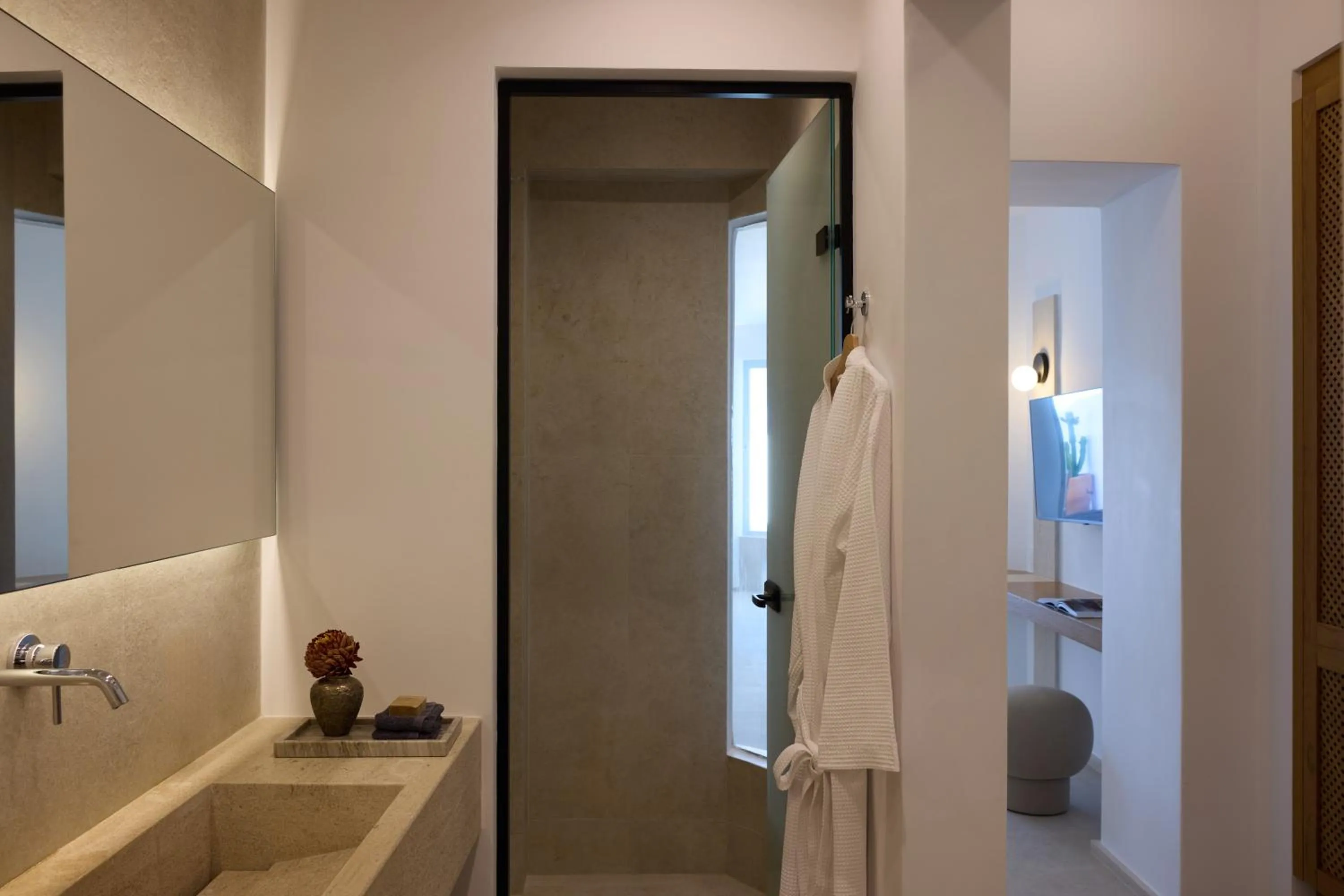 Shower in Omna Caldera Suites