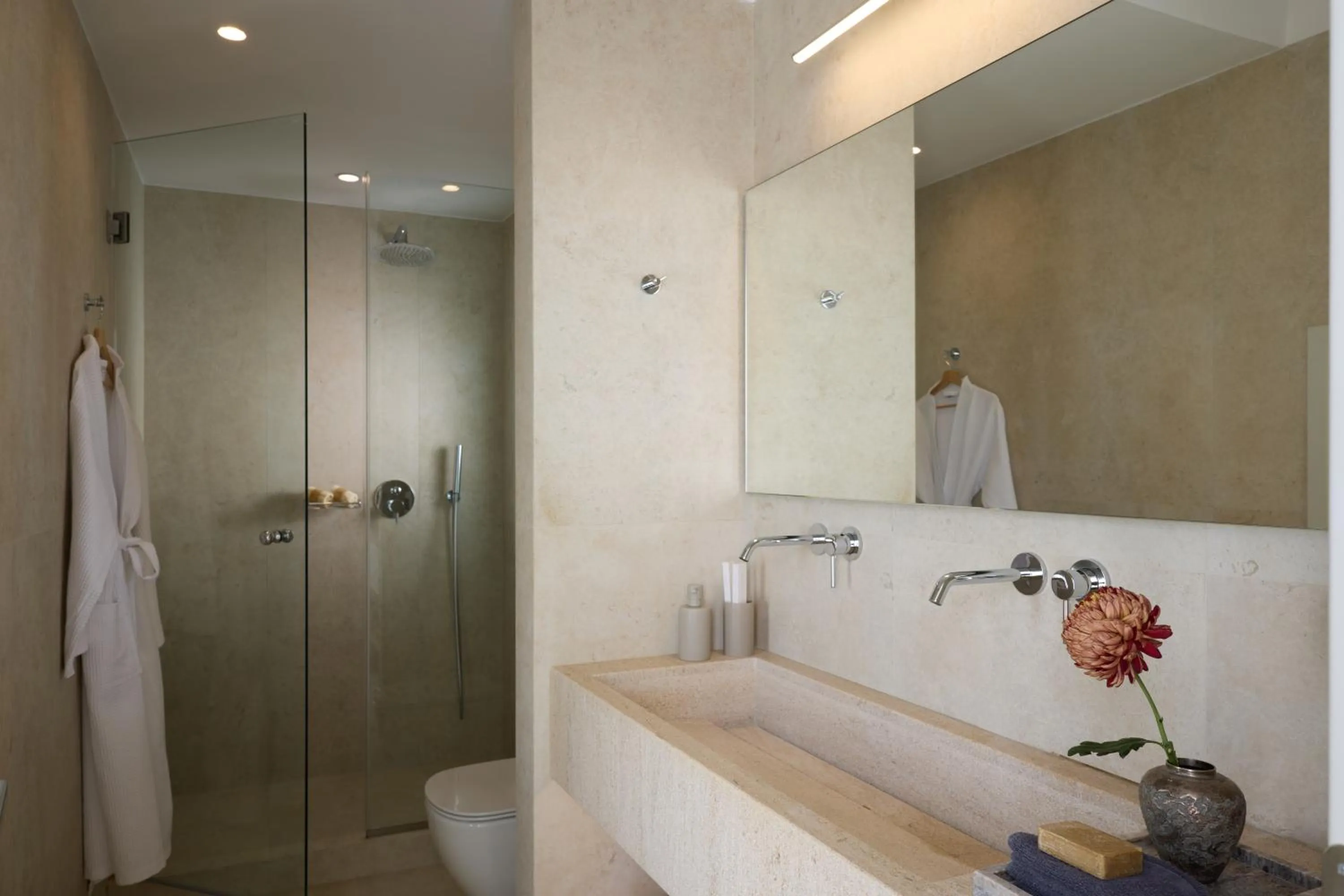 Shower in Omna Caldera Suites