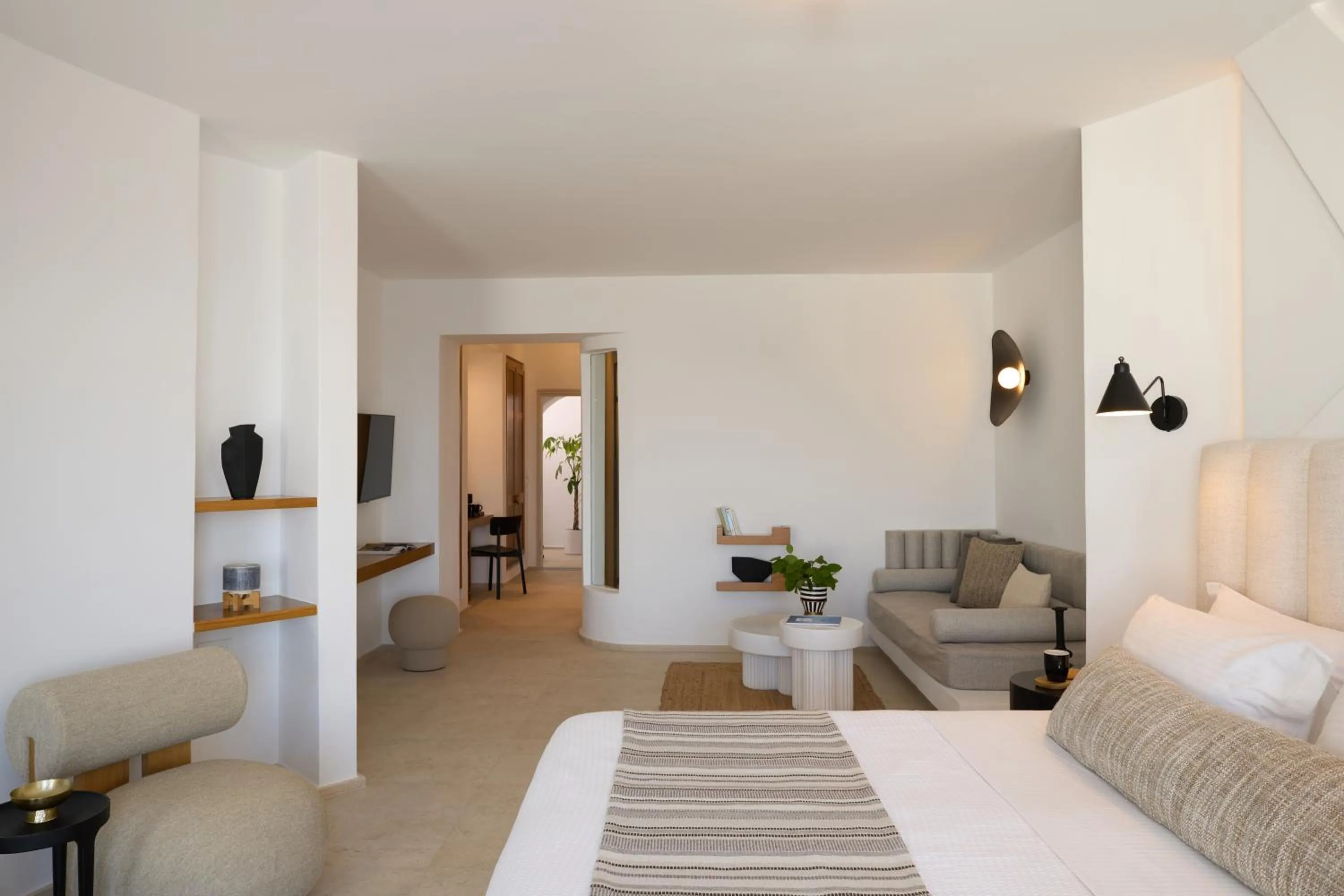 Bed in Omna Caldera Suites