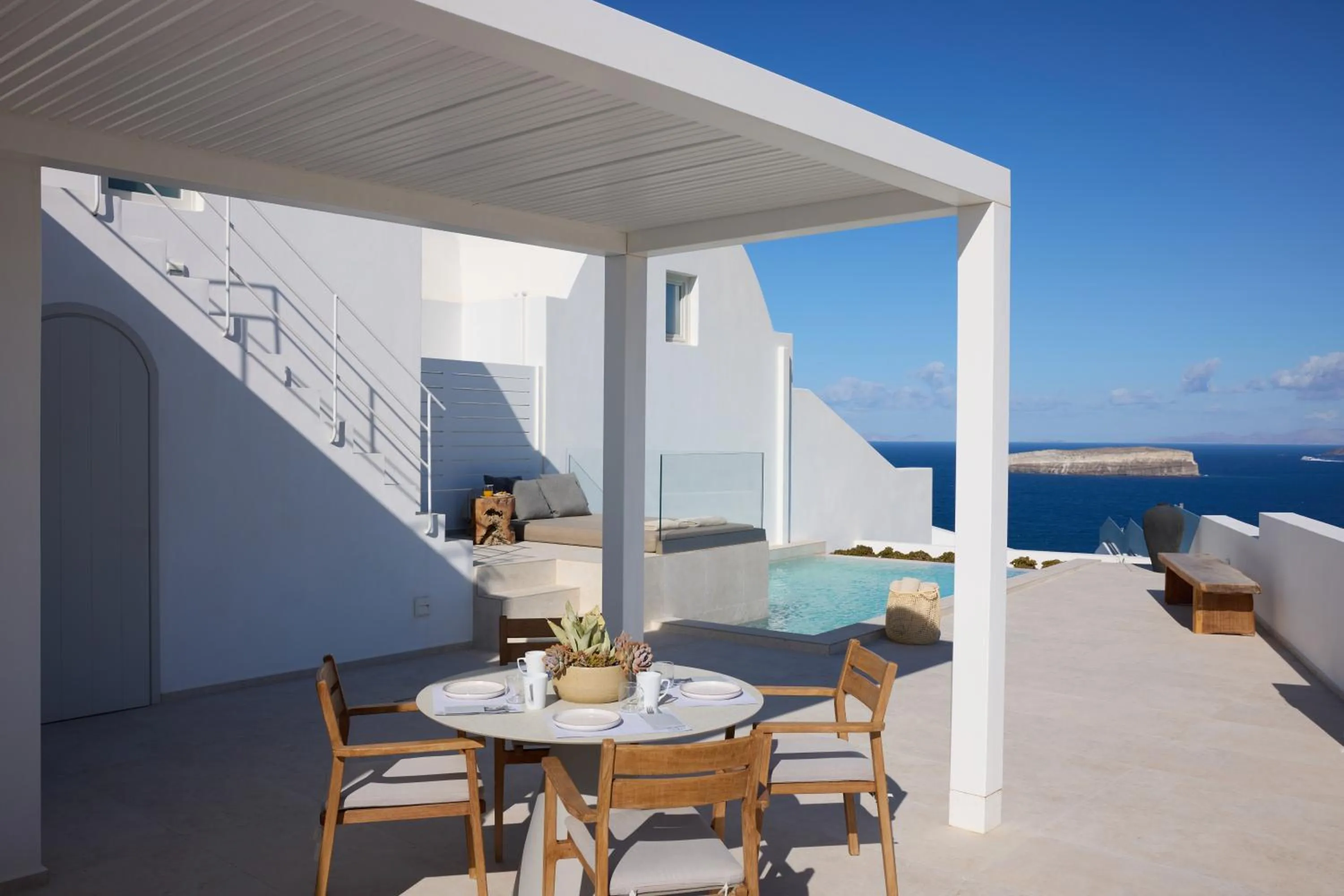 Property building in Omna Caldera Suites