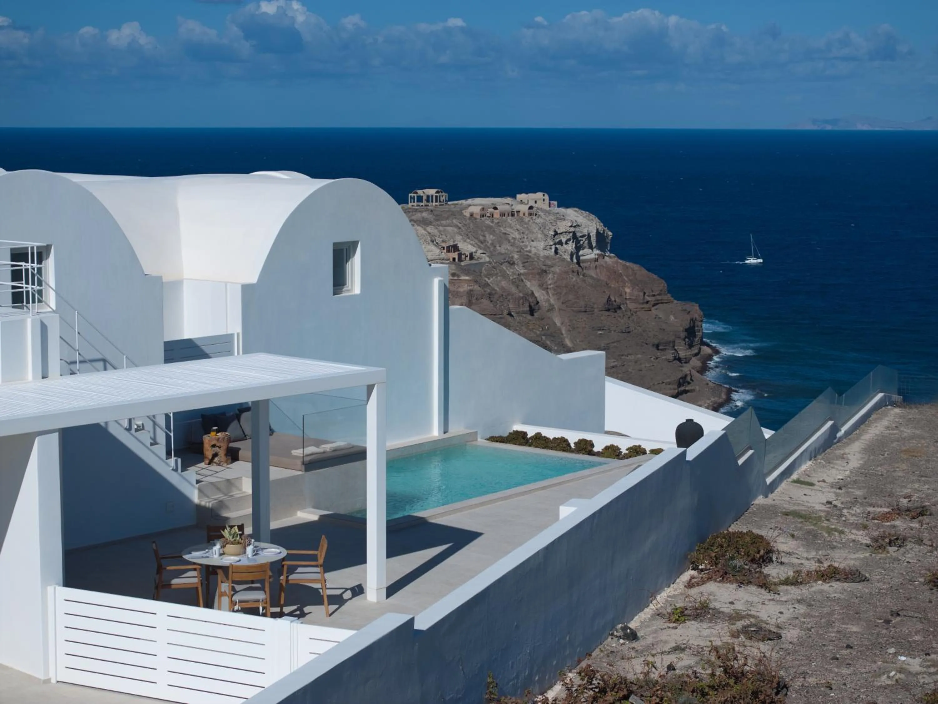 Property building in Omna Caldera Suites