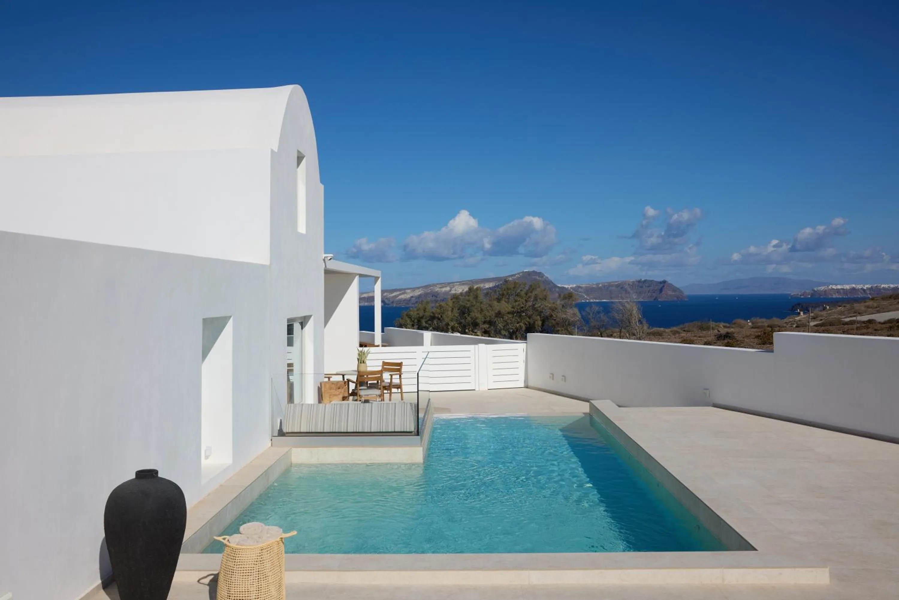 Property building in Omna Caldera Suites