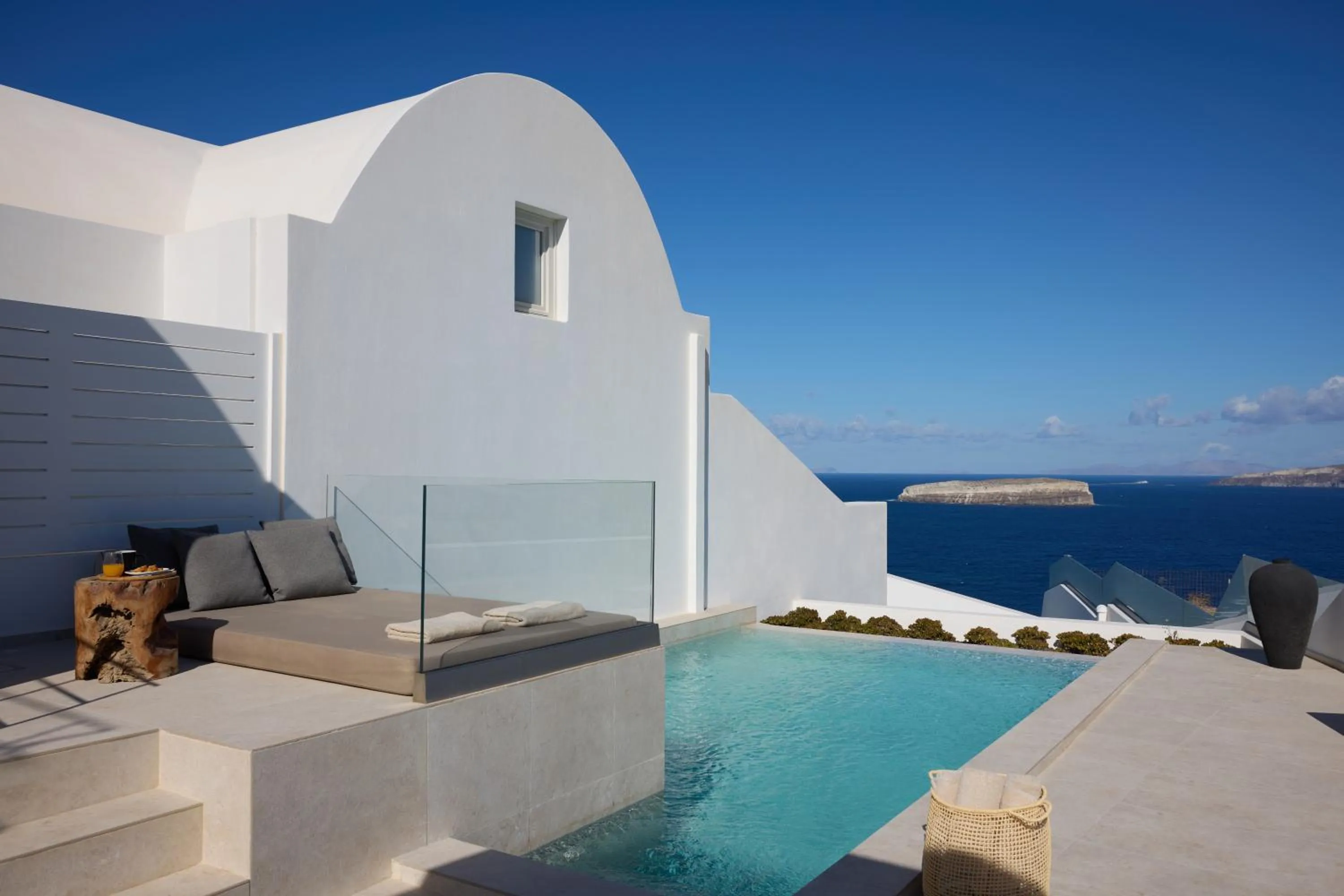 Property building in Omna Caldera Suites