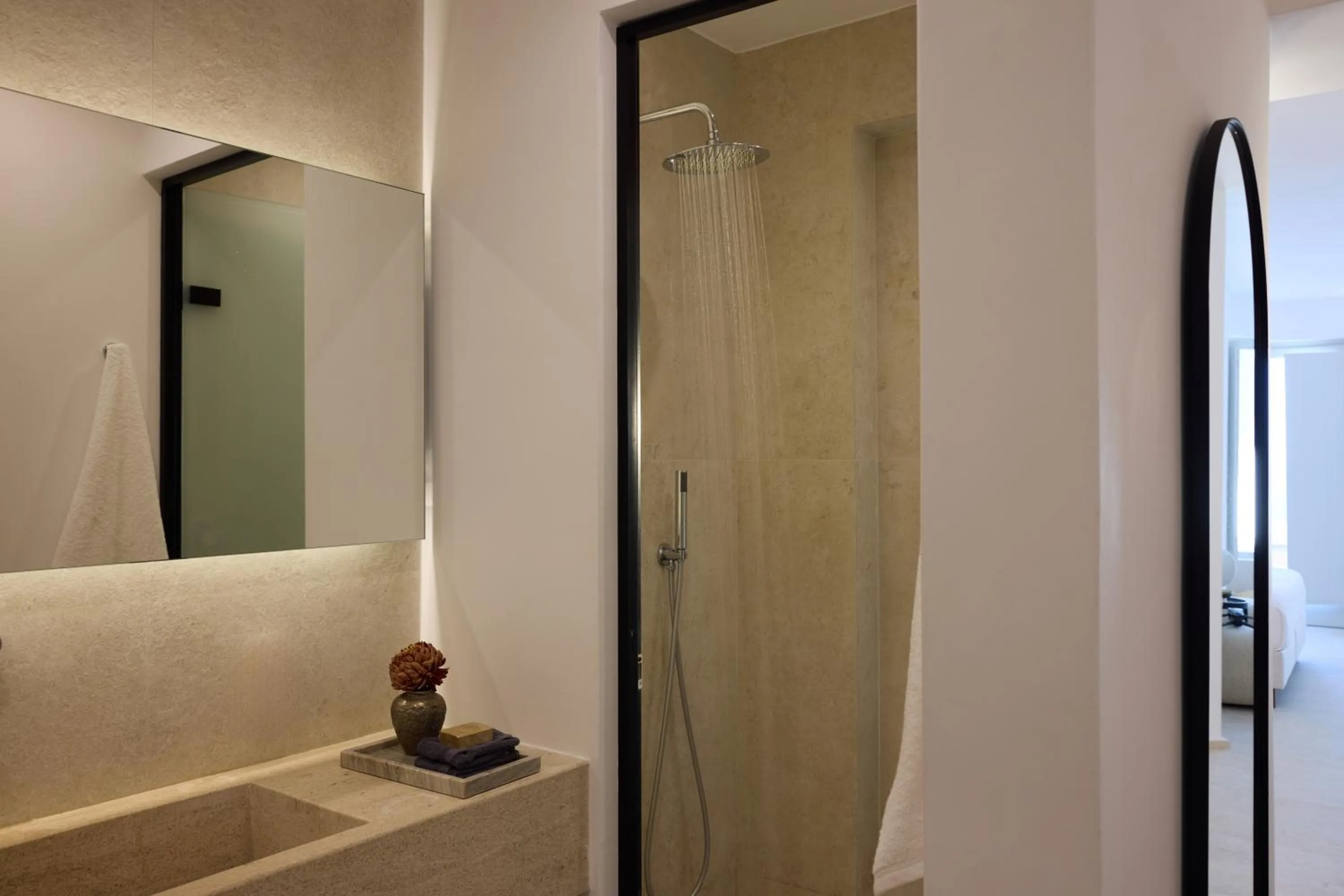 Shower in Omna Caldera Suites