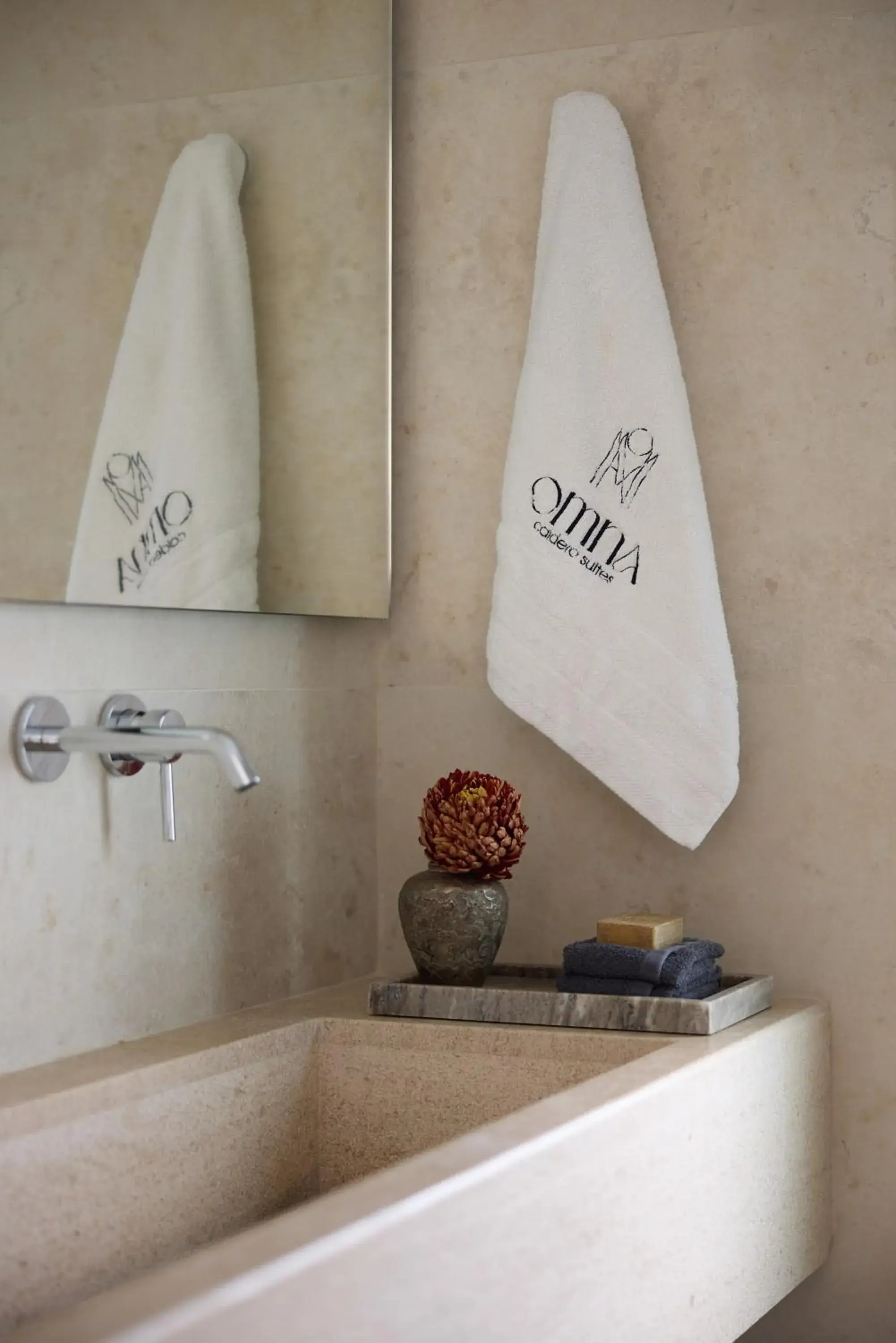 Prestige Suite with Private Infinity Pool & Heated Outdoor Jetted Tub - Caldera View in Omna Caldera Suites Prestige Suite with Private Infinity Pool & Heated Outdoor Jetted Tub - Caldera View in Omna Caldera Suites