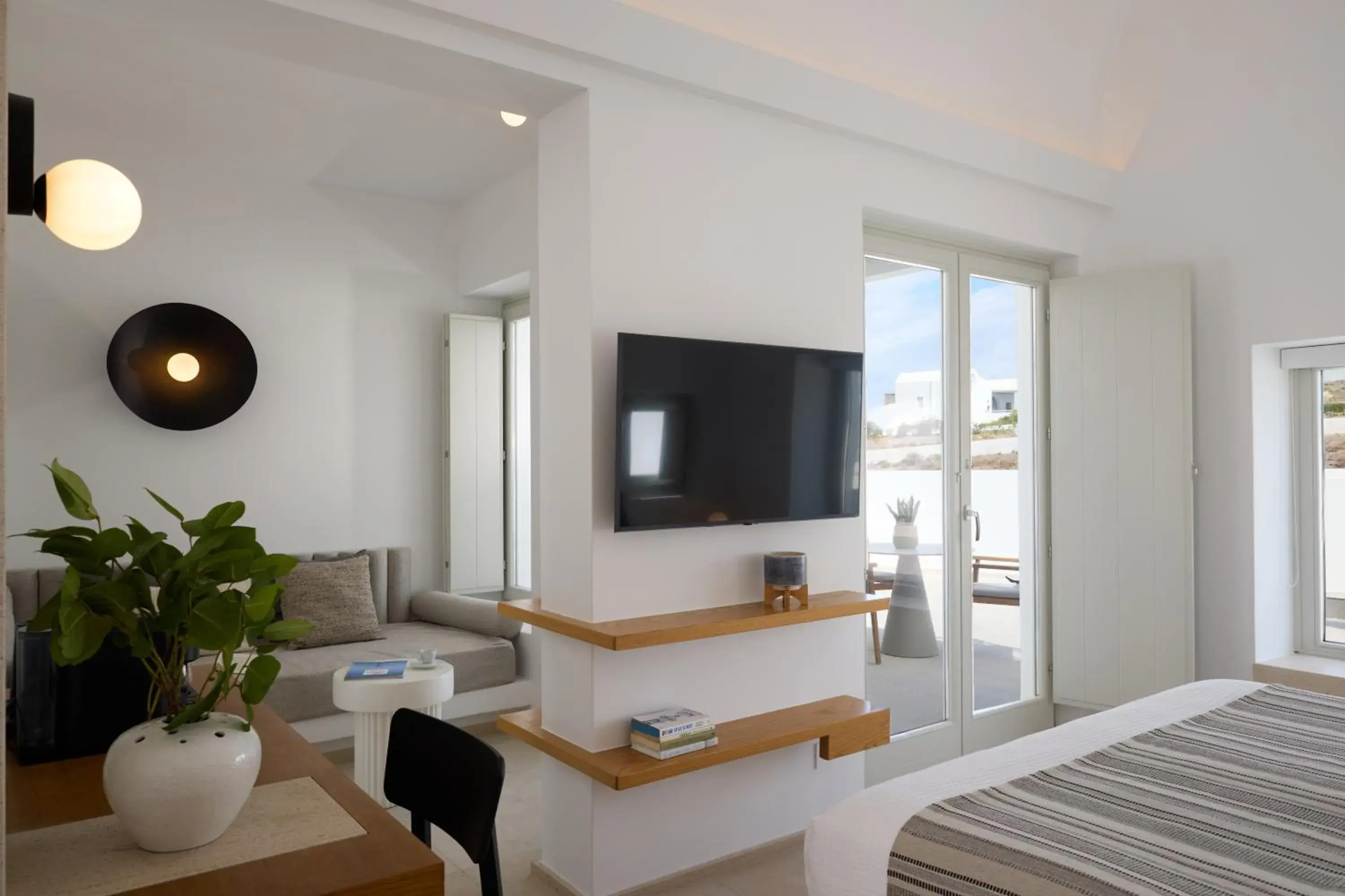 Junior Suite with Private Pool & Heated Outdoor Jetted Τub in Omna Caldera Suites Junior Suite with Private Pool & Heated Outdoor Jetted Τub in Omna Caldera Suites