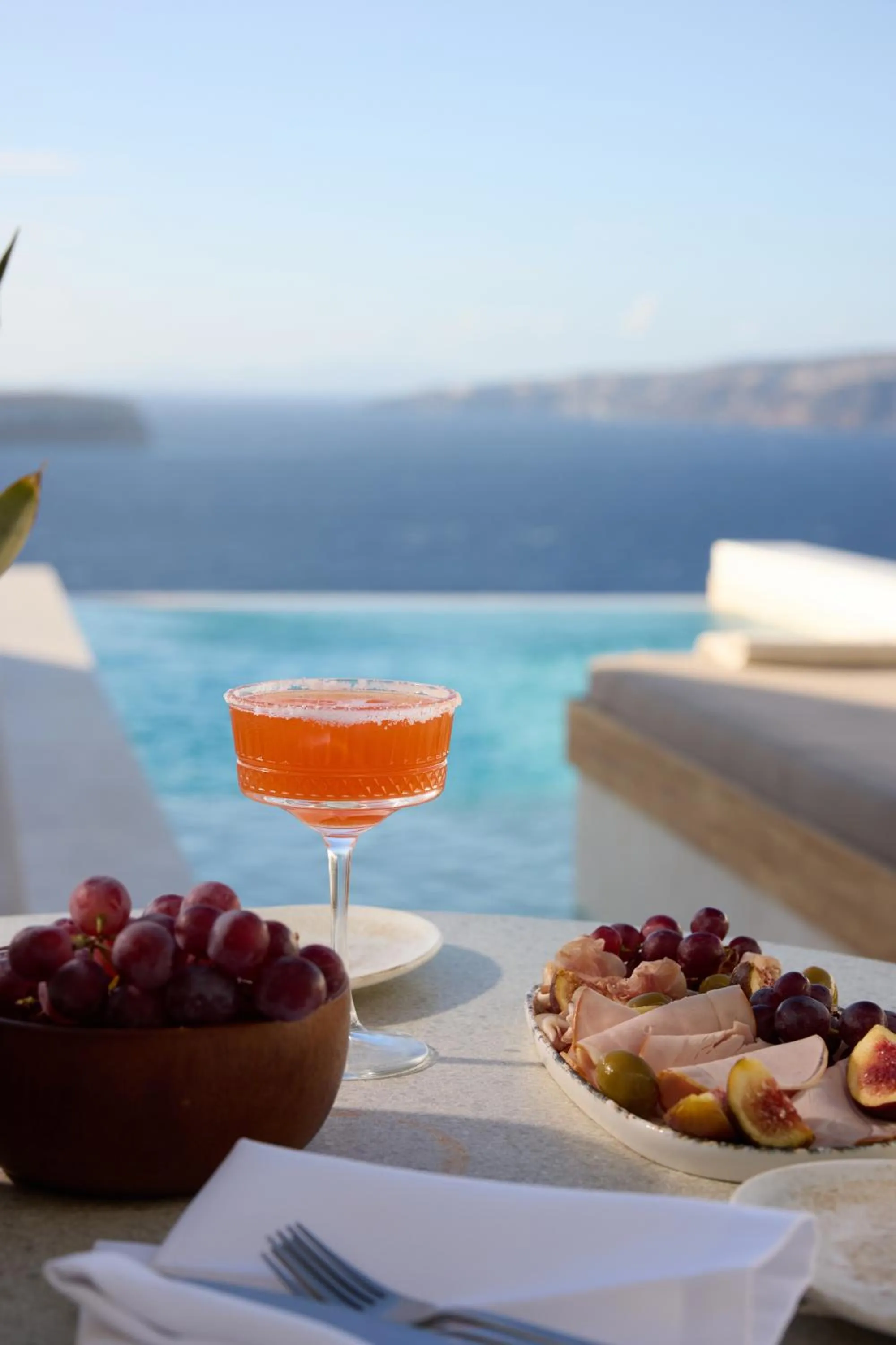 Day in Omna Caldera Suites