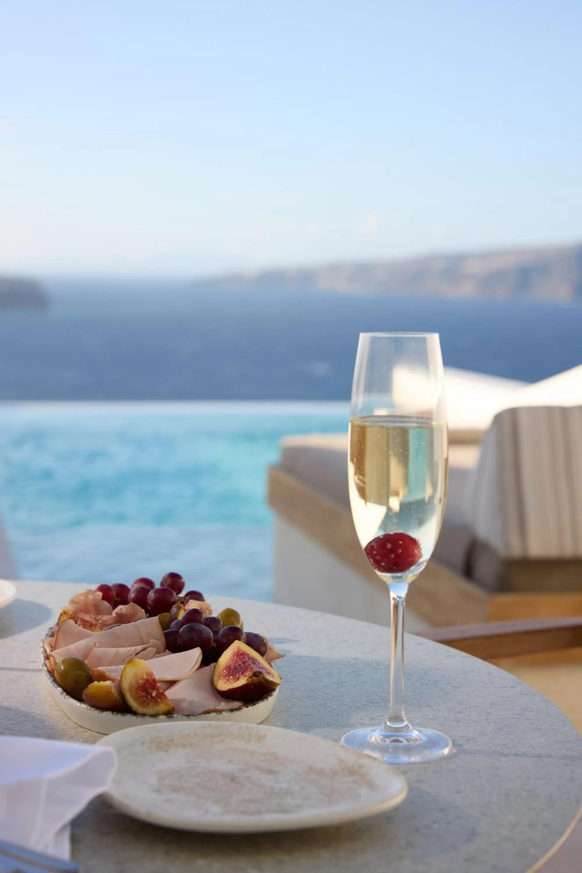 Day in Omna Caldera Suites