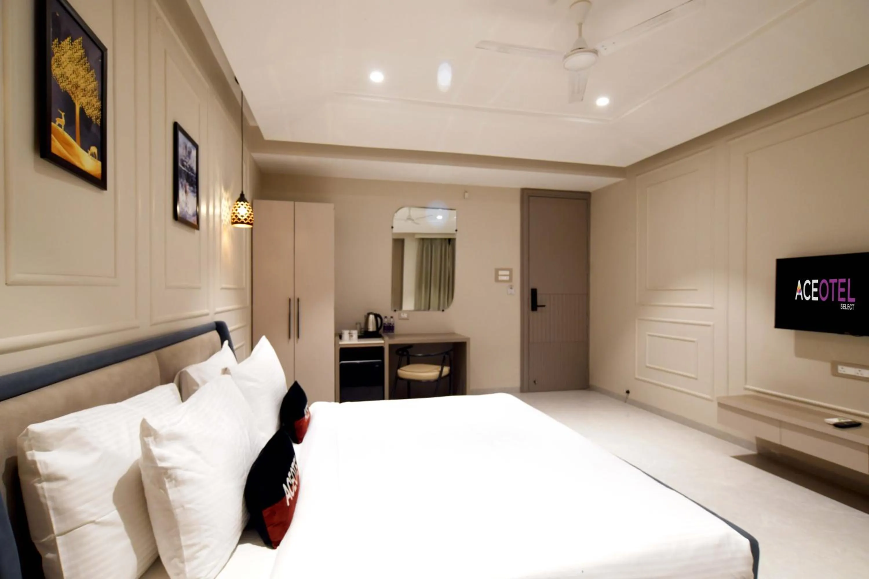 Photo of the whole room, Bed in Aceotel Select Tulsi Vijay Nagar- A Luxury Boutique Hotel