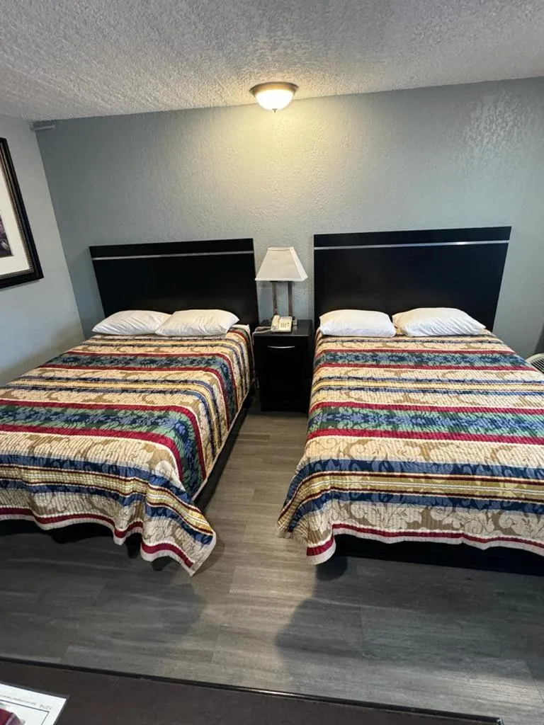 Bed in Midtown Lodge