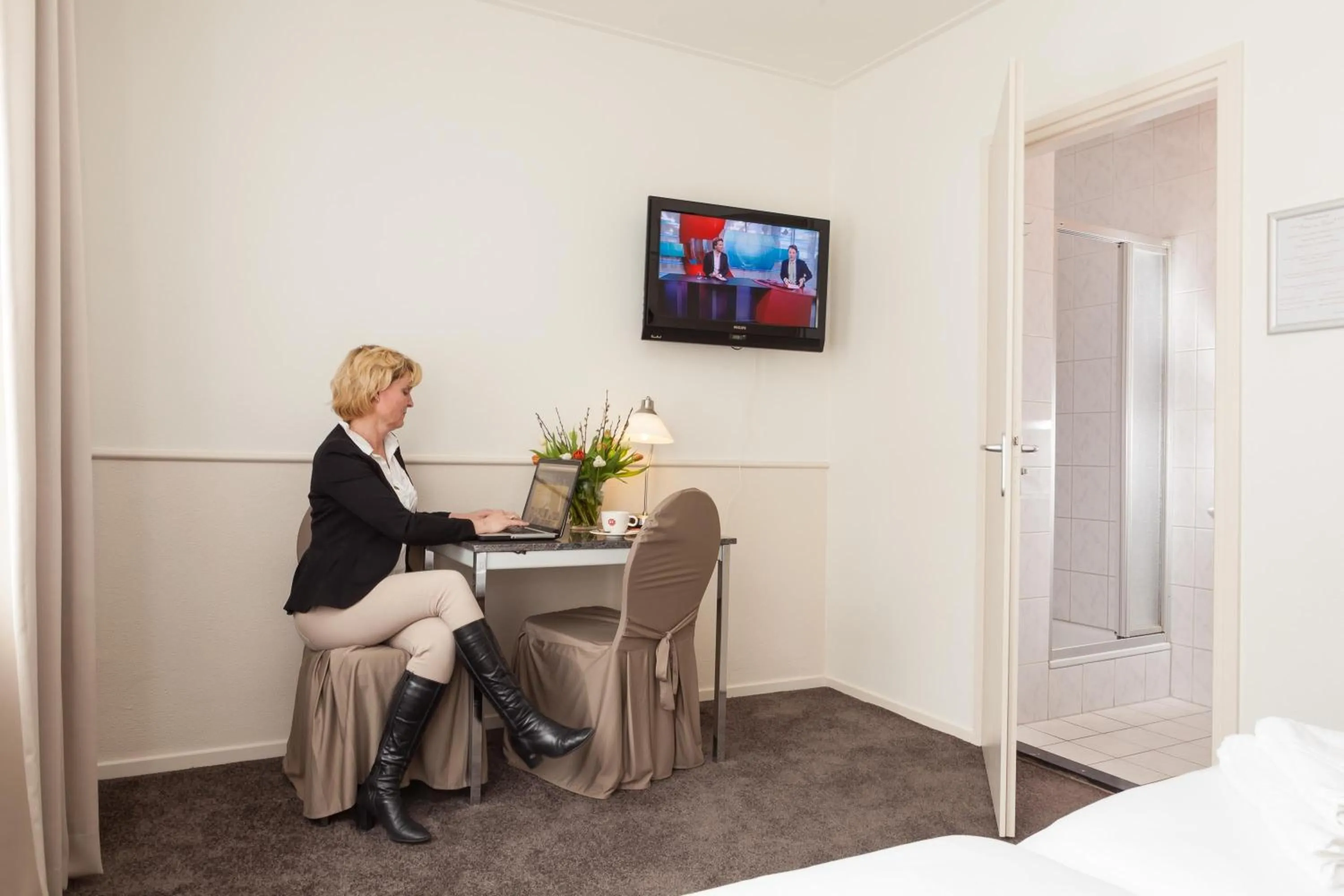 People in Hotel Stad en Land